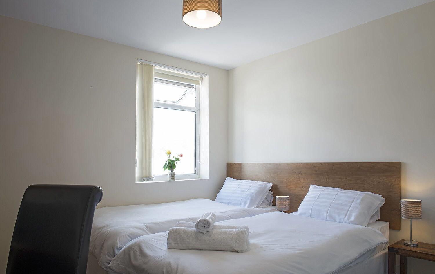 Varios Cargo Cafe Apartments