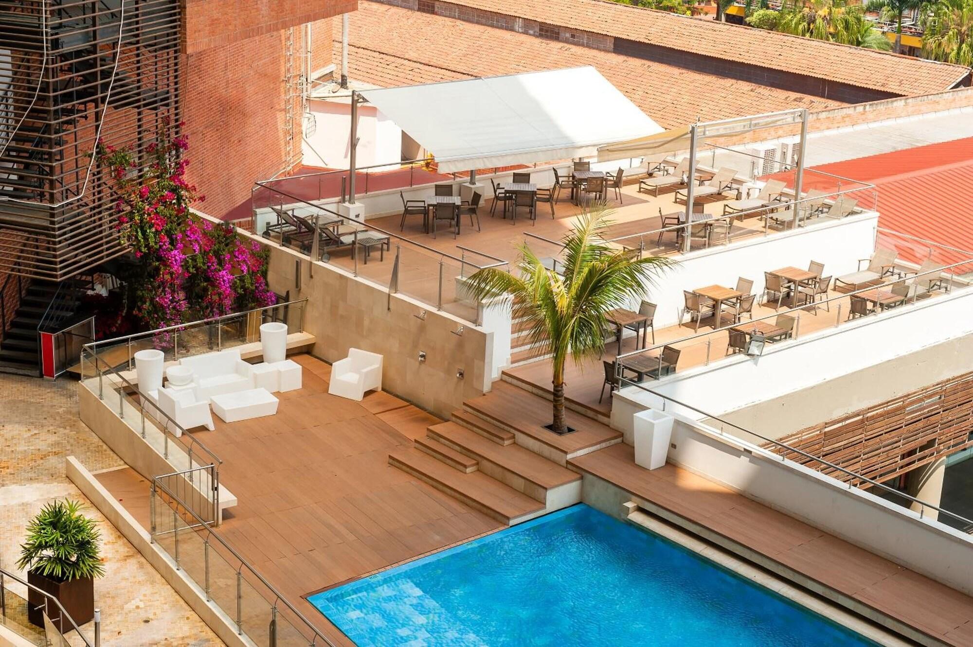 Vista Piscina Hotel Spiwak Chipichape Cali