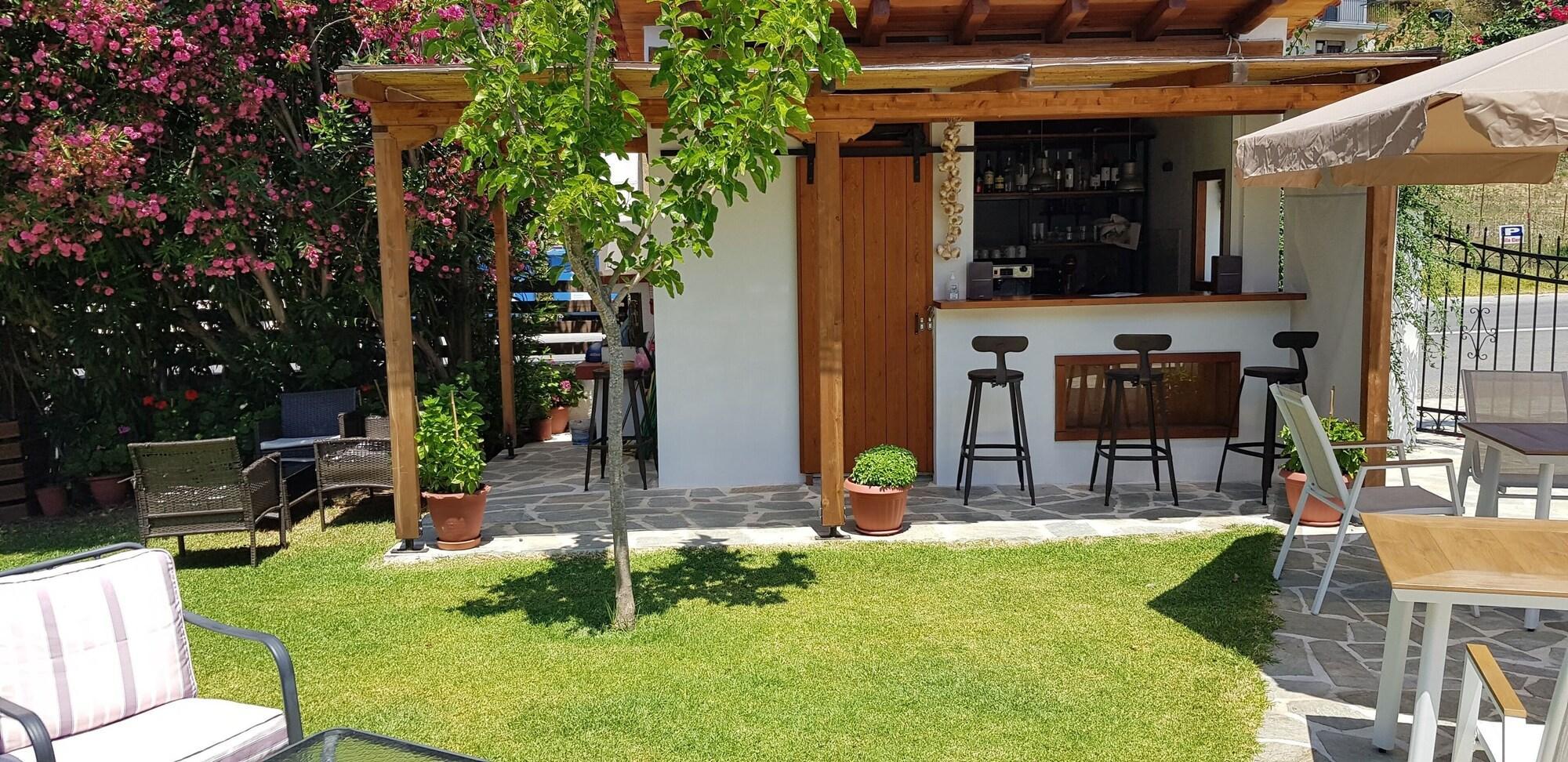 Bar/Salón Villa Karina - Near Achladies Beach