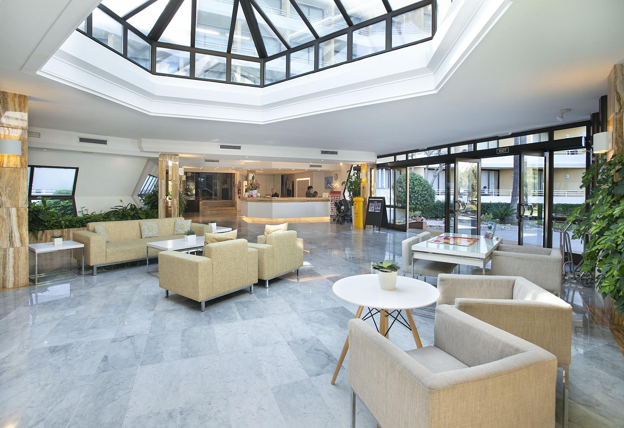 Vista Lobby Hotel Exagon Park