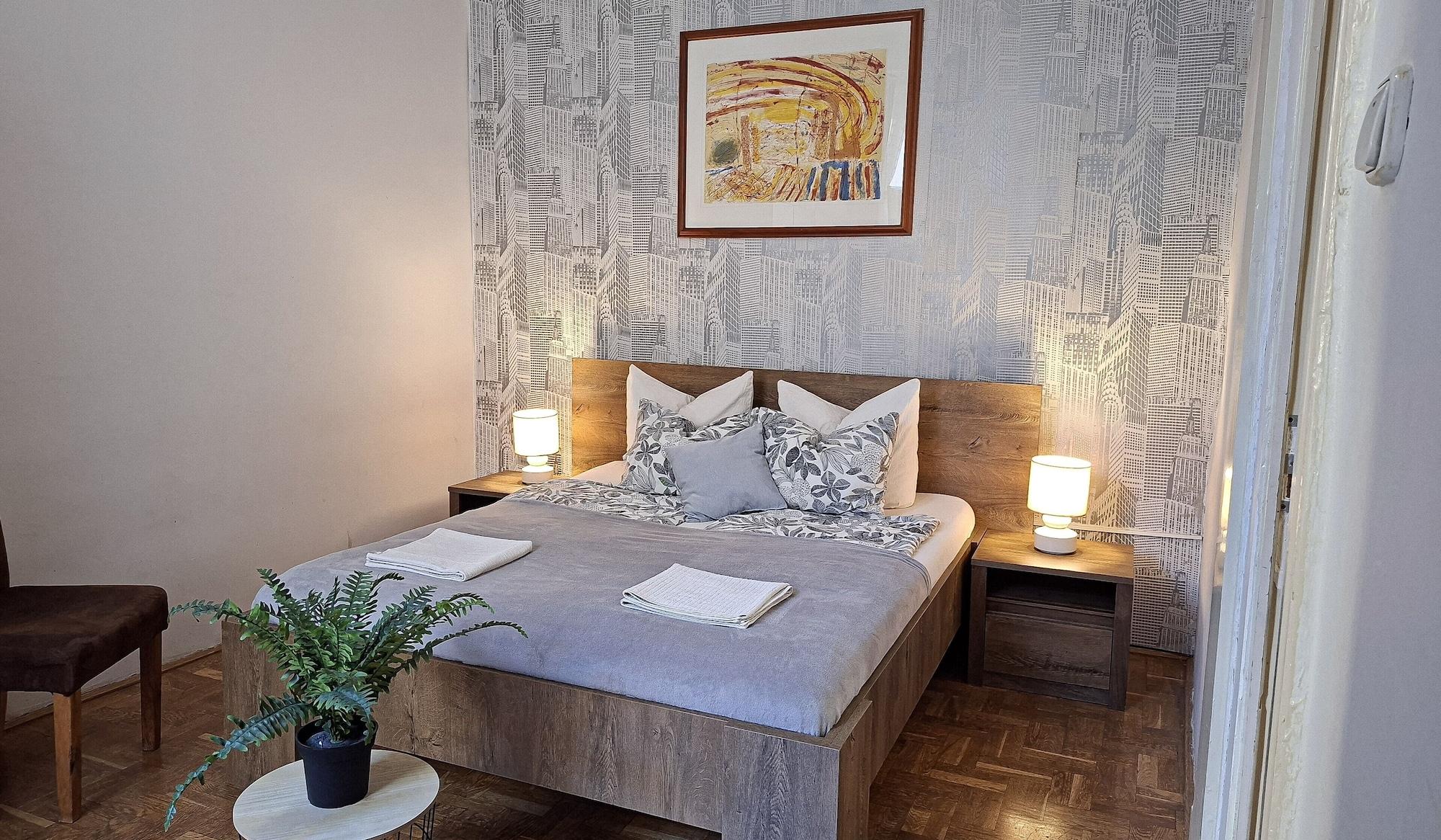 Varios BlackSheep Budapest Smart Rooms