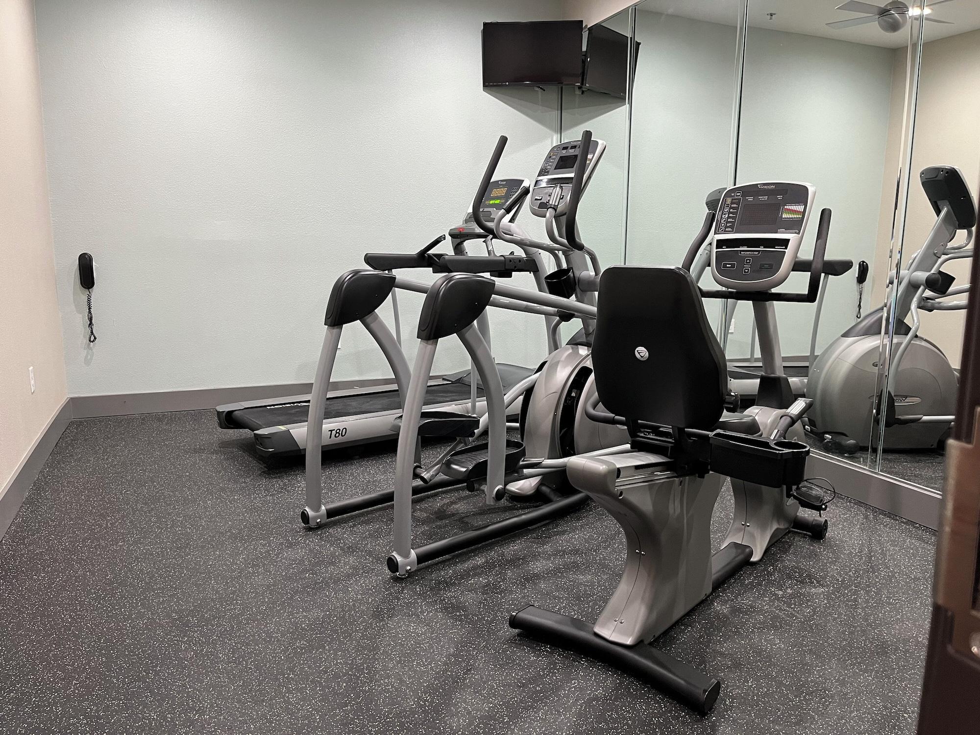 Gimnasio Best Western Cleveland Inn & Suites