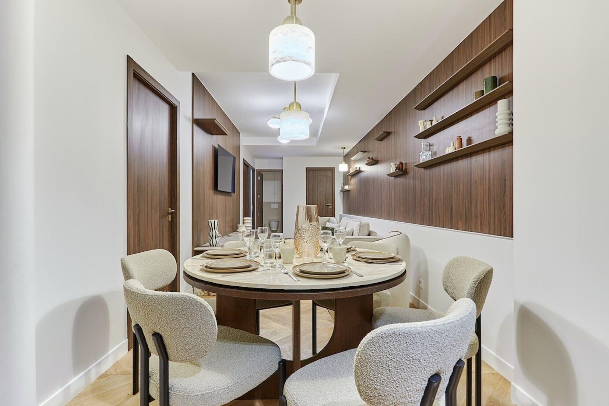 Restaurant Sublime 3 Bedrooms Apartment Center of Paris