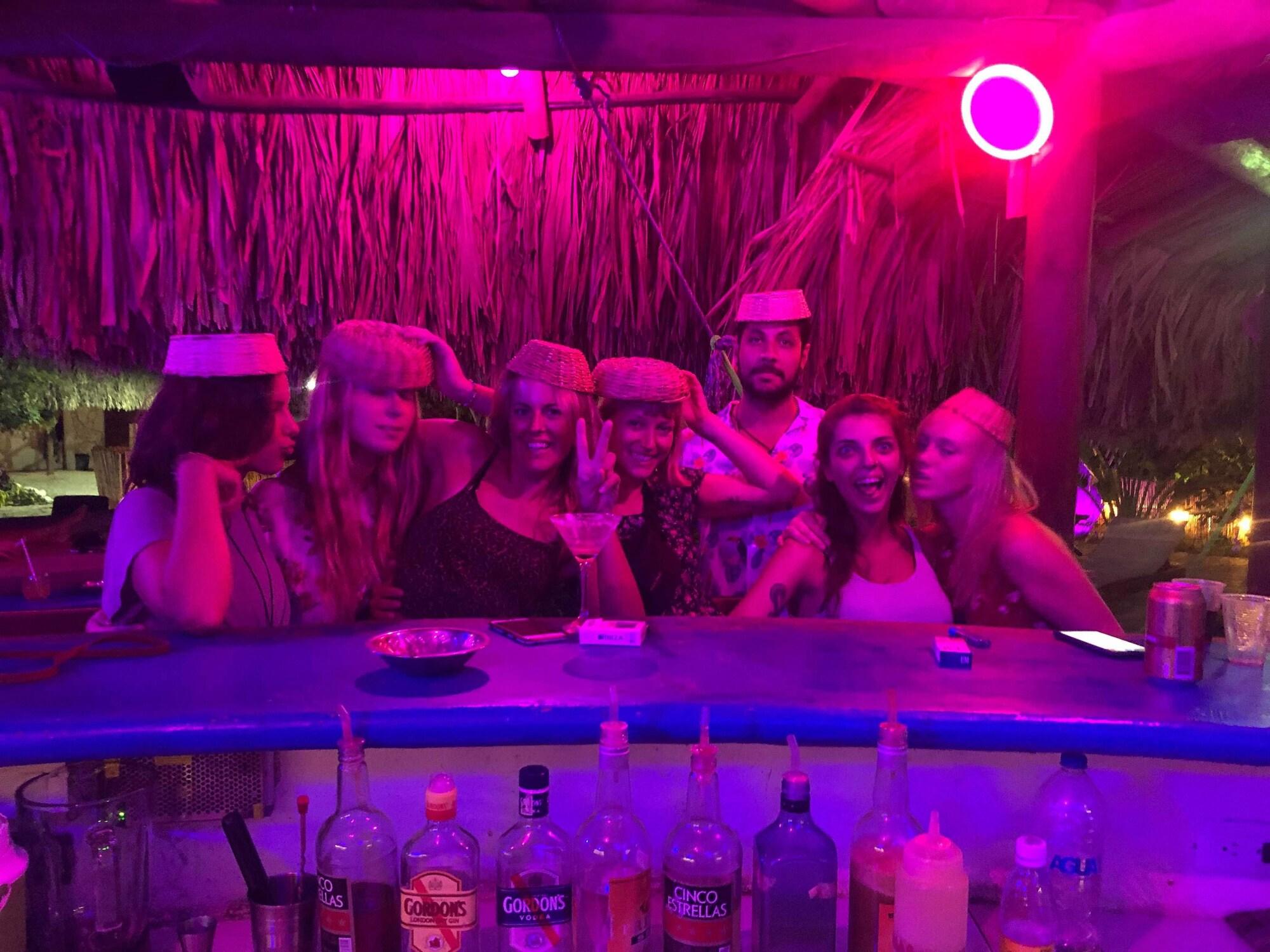 Bar/Salón El Zoo Hostel & Pool