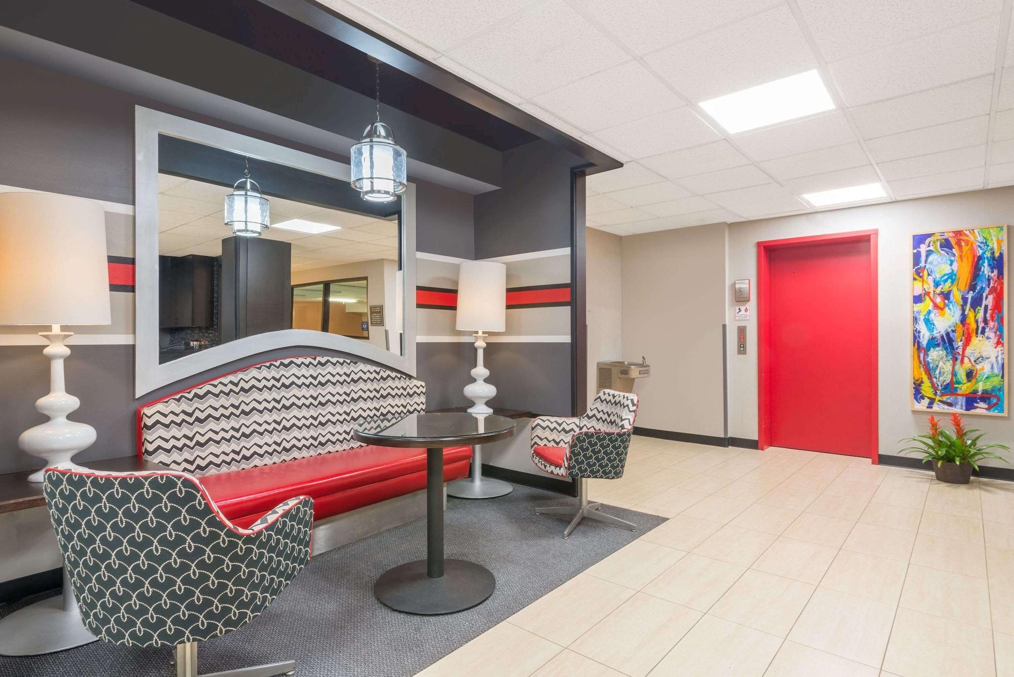 Vista Lobby Ramada by Wyndham Catlettsburg/Ashland