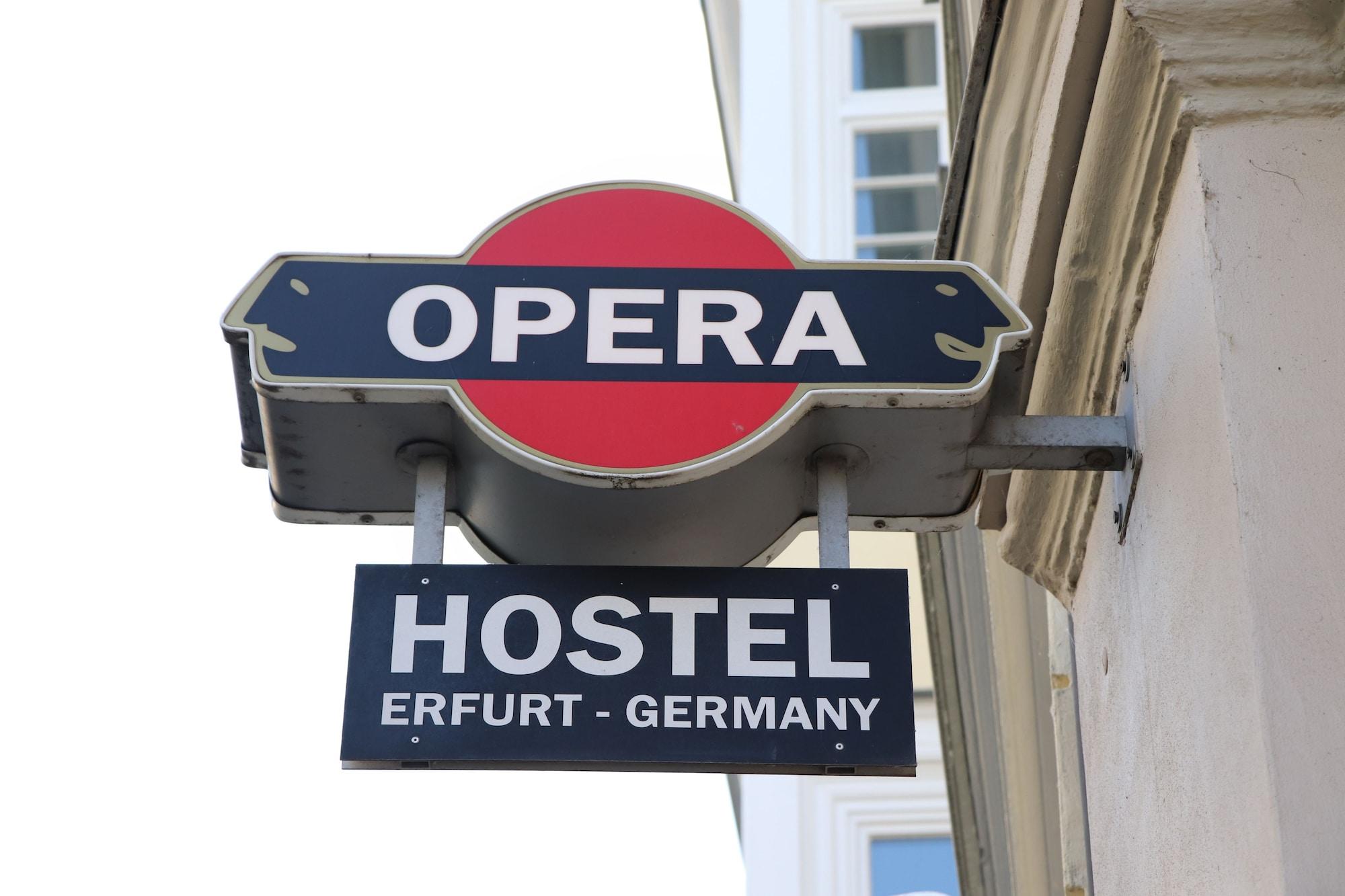 Vista Exterior OPERA Hostel