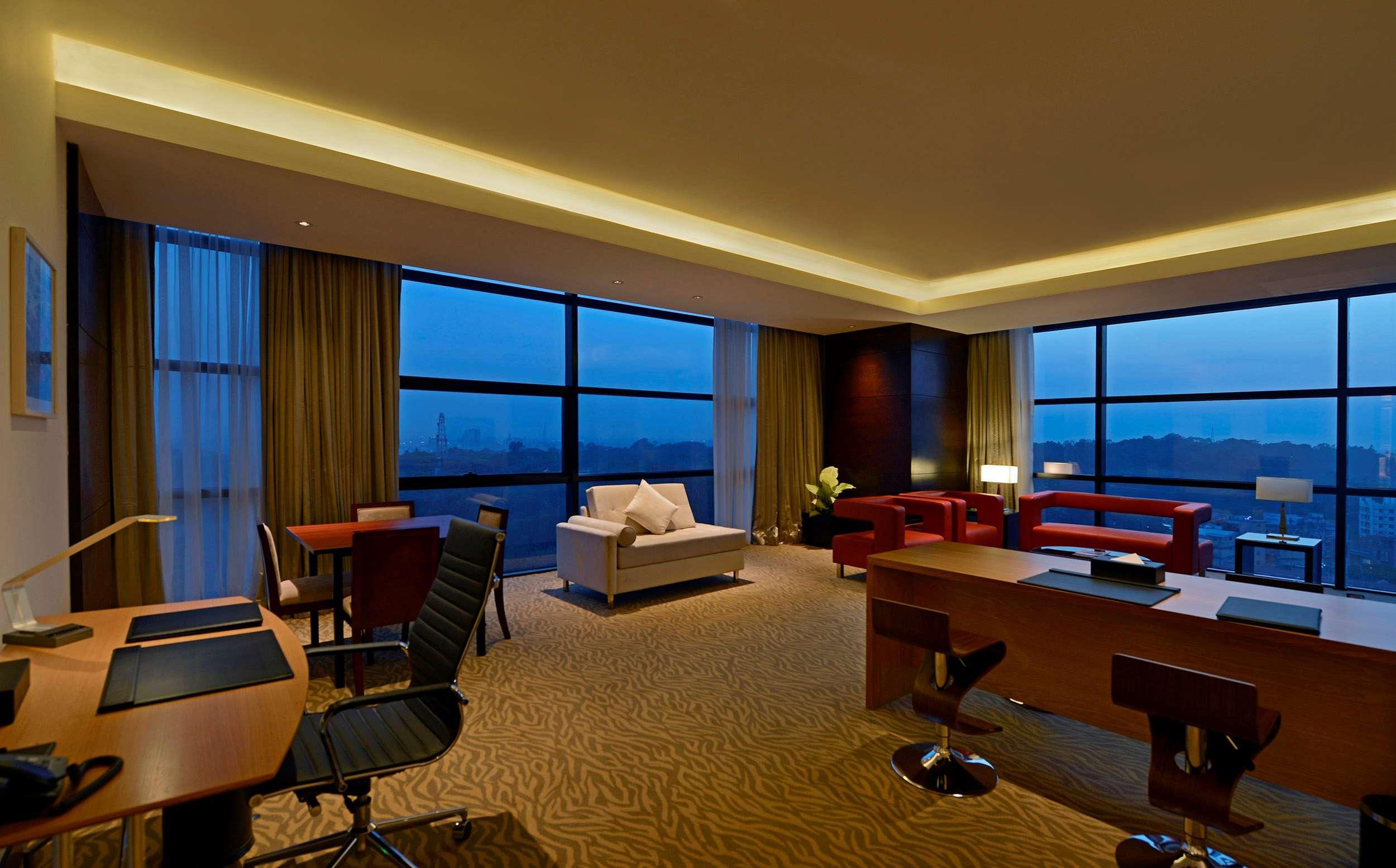Vista Exterior Radisson Blu Chattogram Bay View