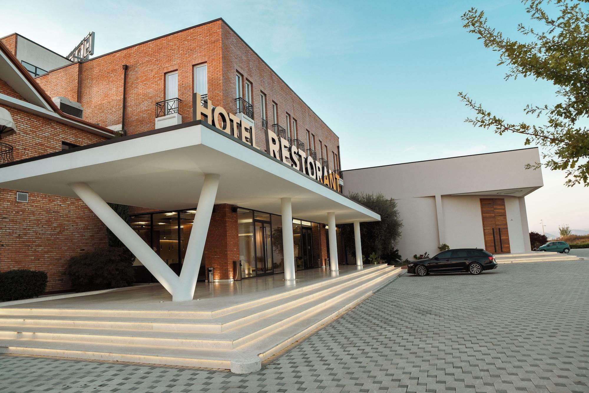 Vista Exterior Hotel Albulena