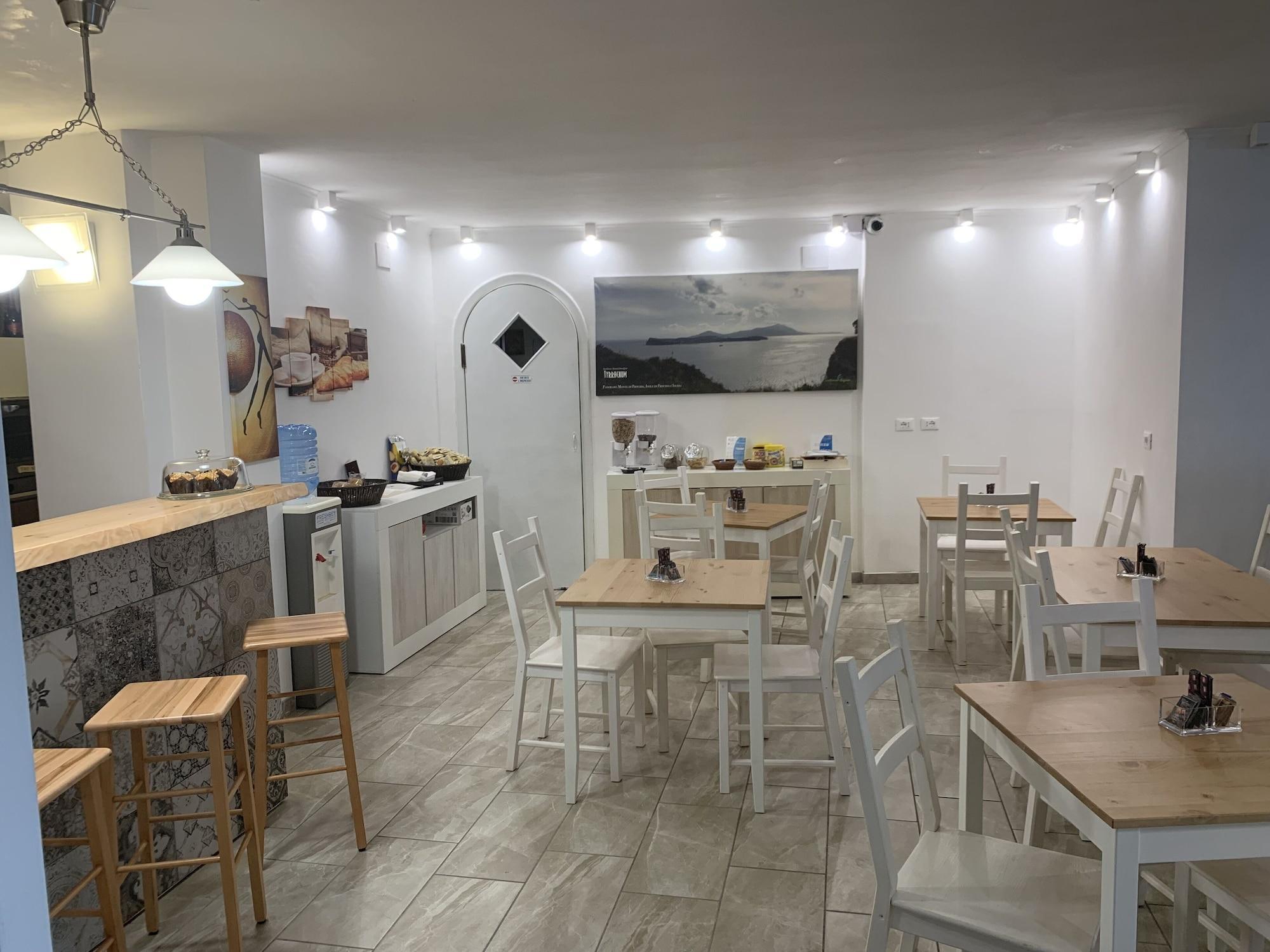 Bar/Salón Tyrrhenum