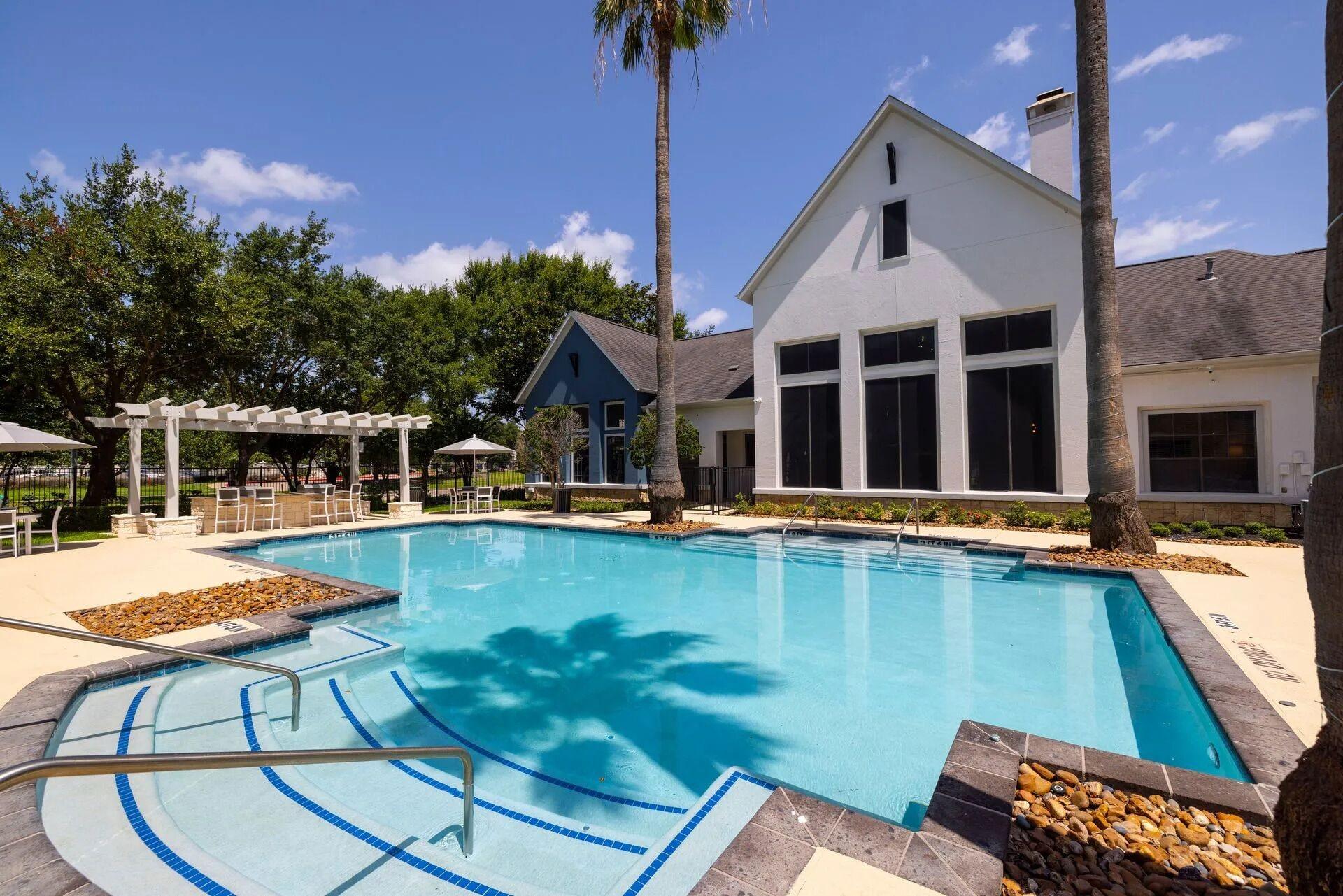 Vista Exterior Landing Apartments Houston