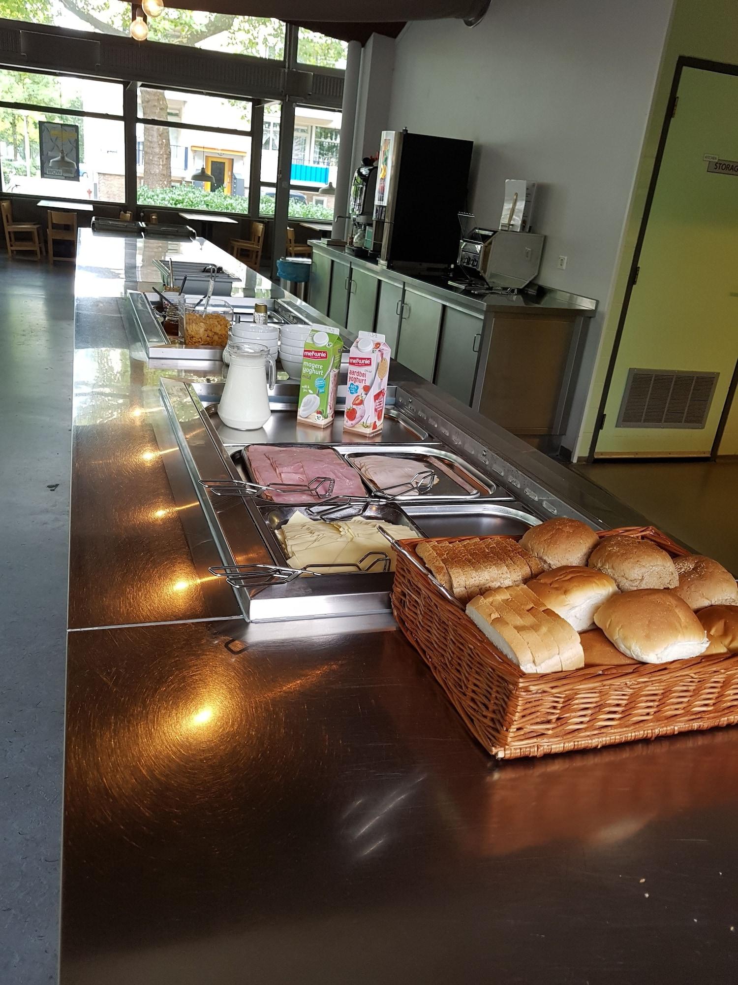 Restaurant WOW Hostel Amsterdam