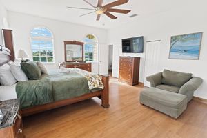 Alquiler Vacacional - Large Family Retreat • Pool • Game Room • Gym • Near Beaches • Shopping!