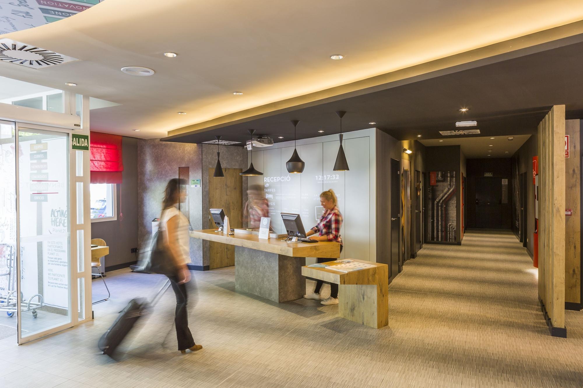 Vista Lobby ibis Barcelona Castelldefels