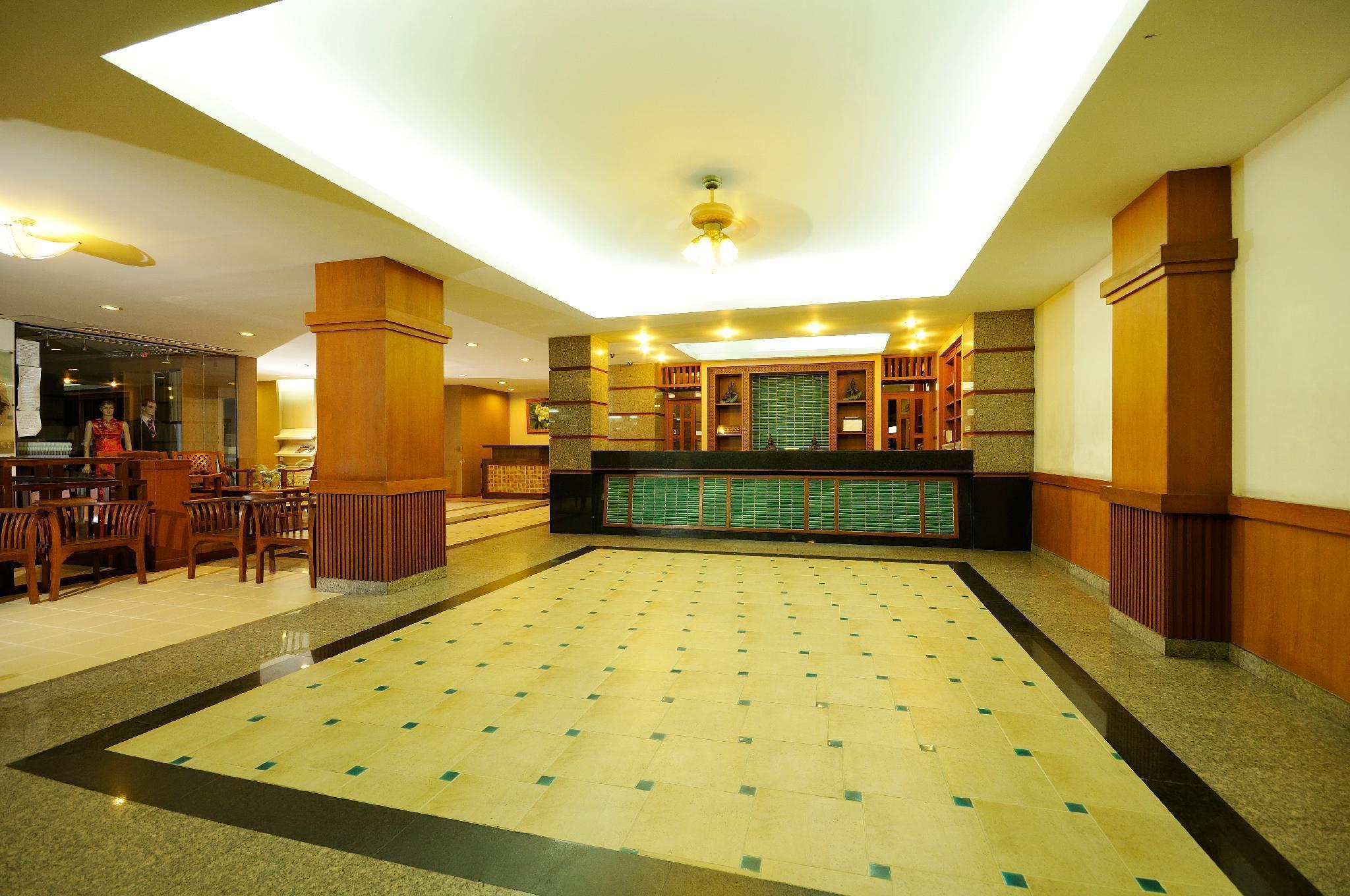 Vista Lobby Rambuttri Village Inn & Plaza