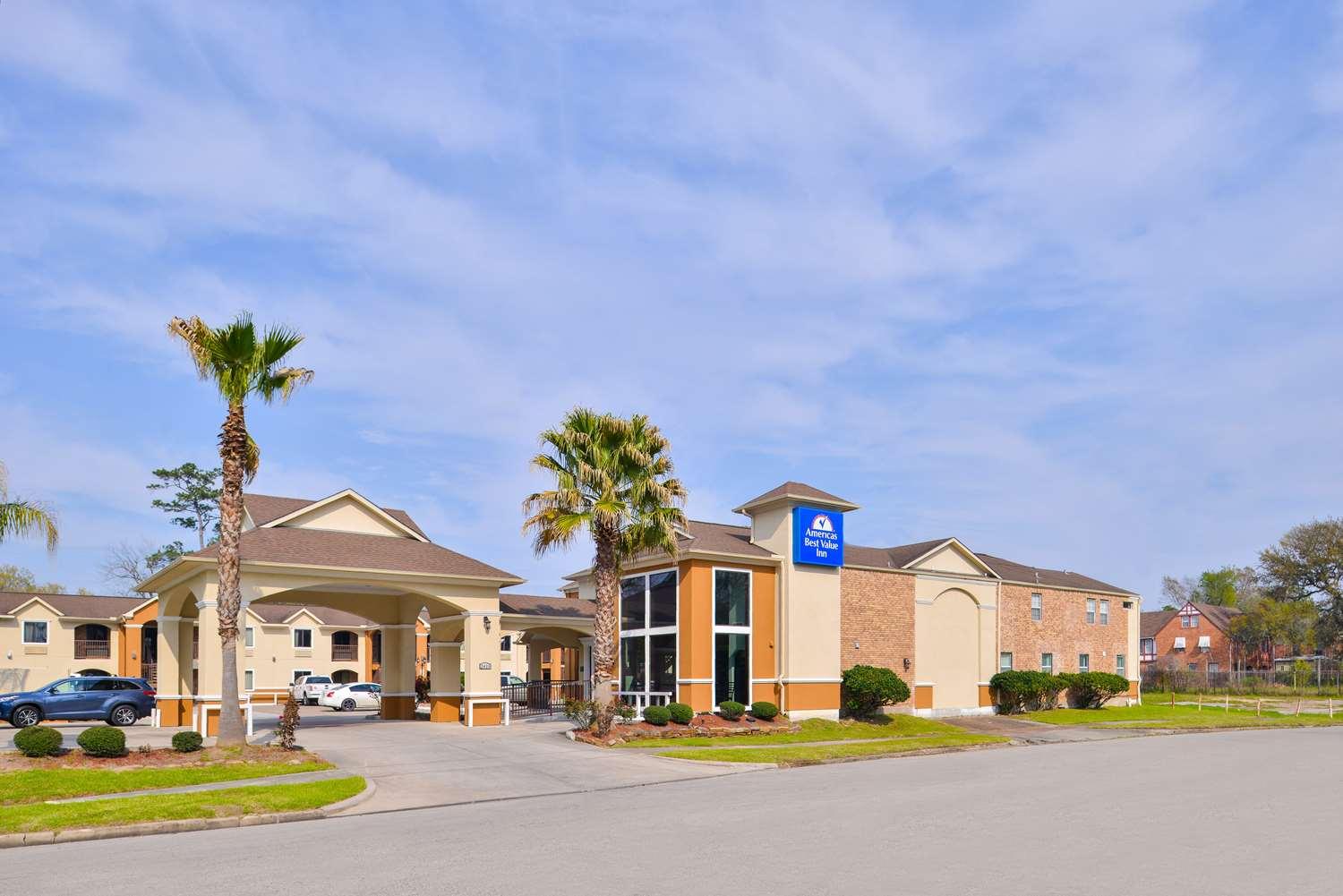 Vista Exterior Americas Best Value Inn Medical Center Downtown