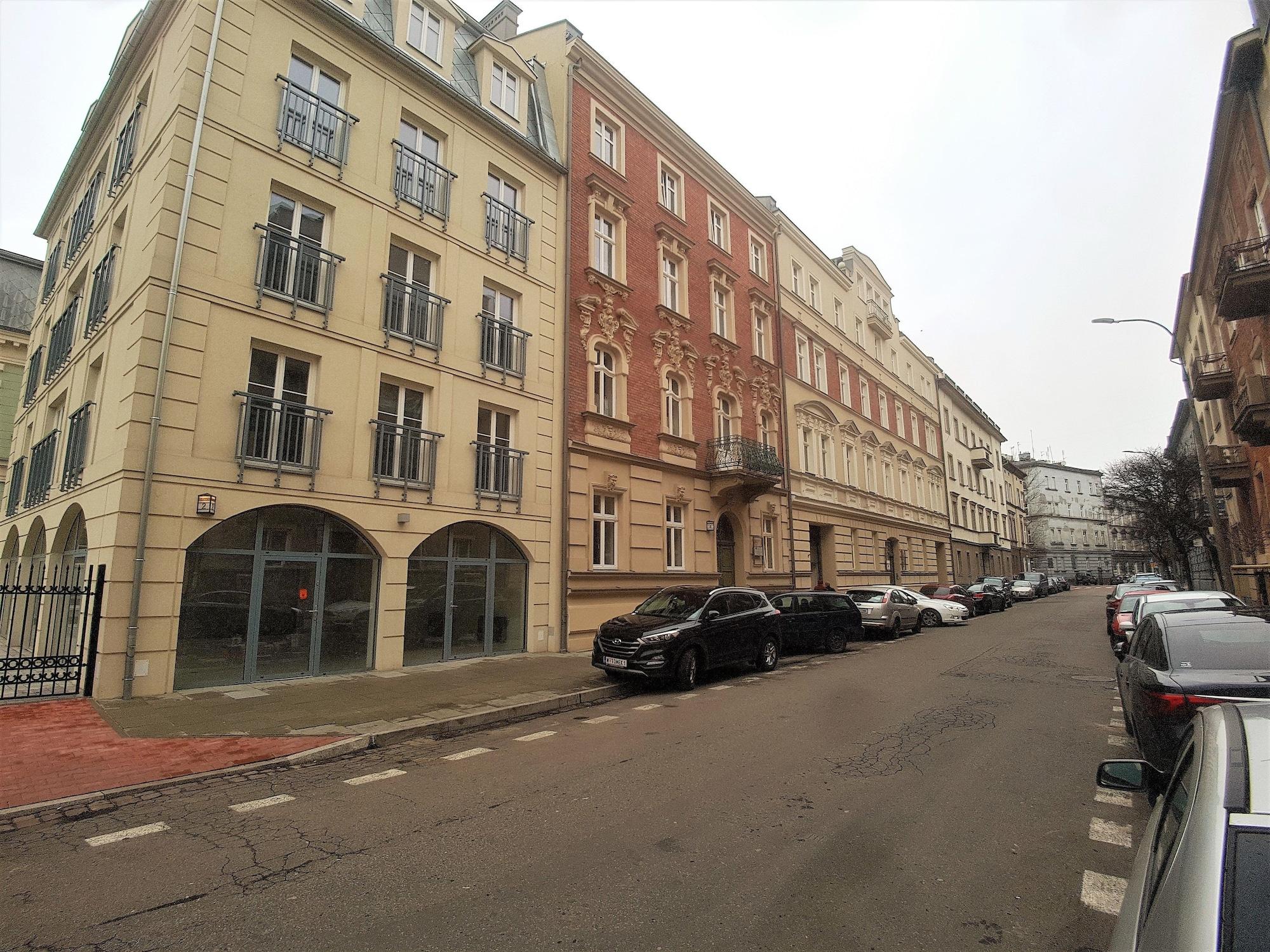 Vista Exterior InPoint City Center Apartments