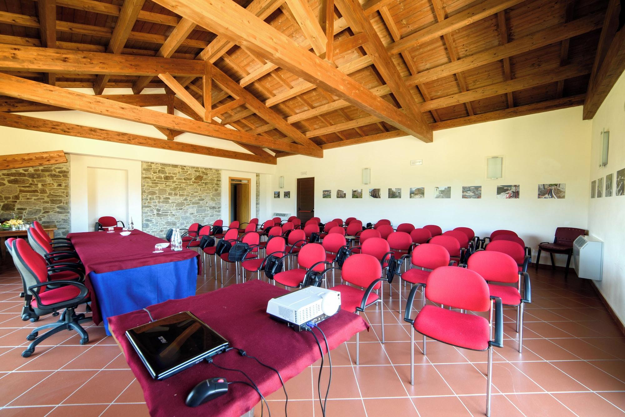 Sala de Reuniones Borgotufi Albergo Diffuso