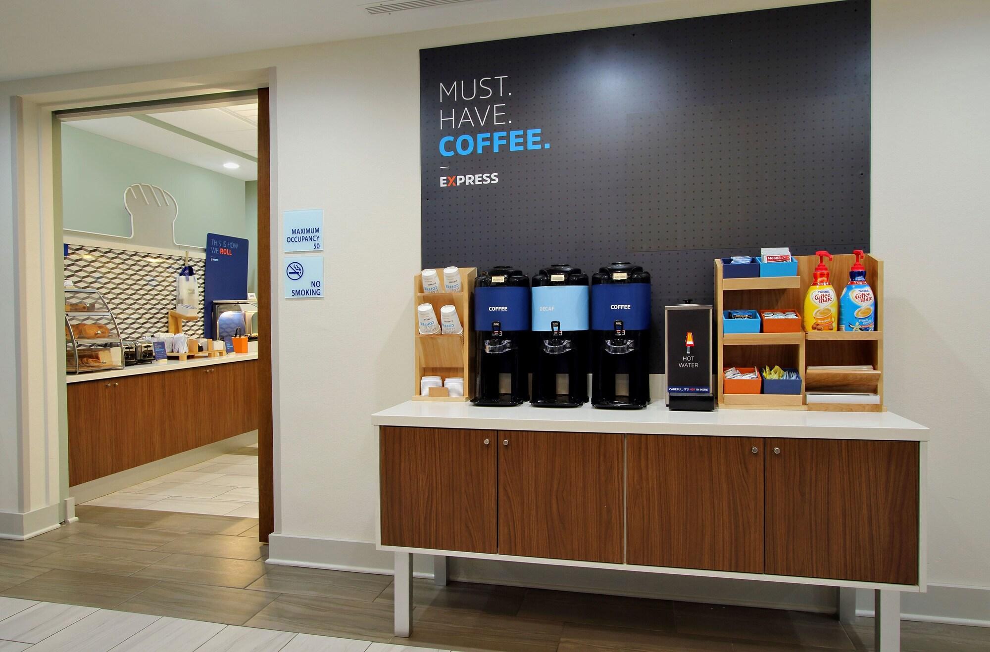 Bar/Salón Holiday Inn Express Hotel & Suites Independence-Kansas City by IHG