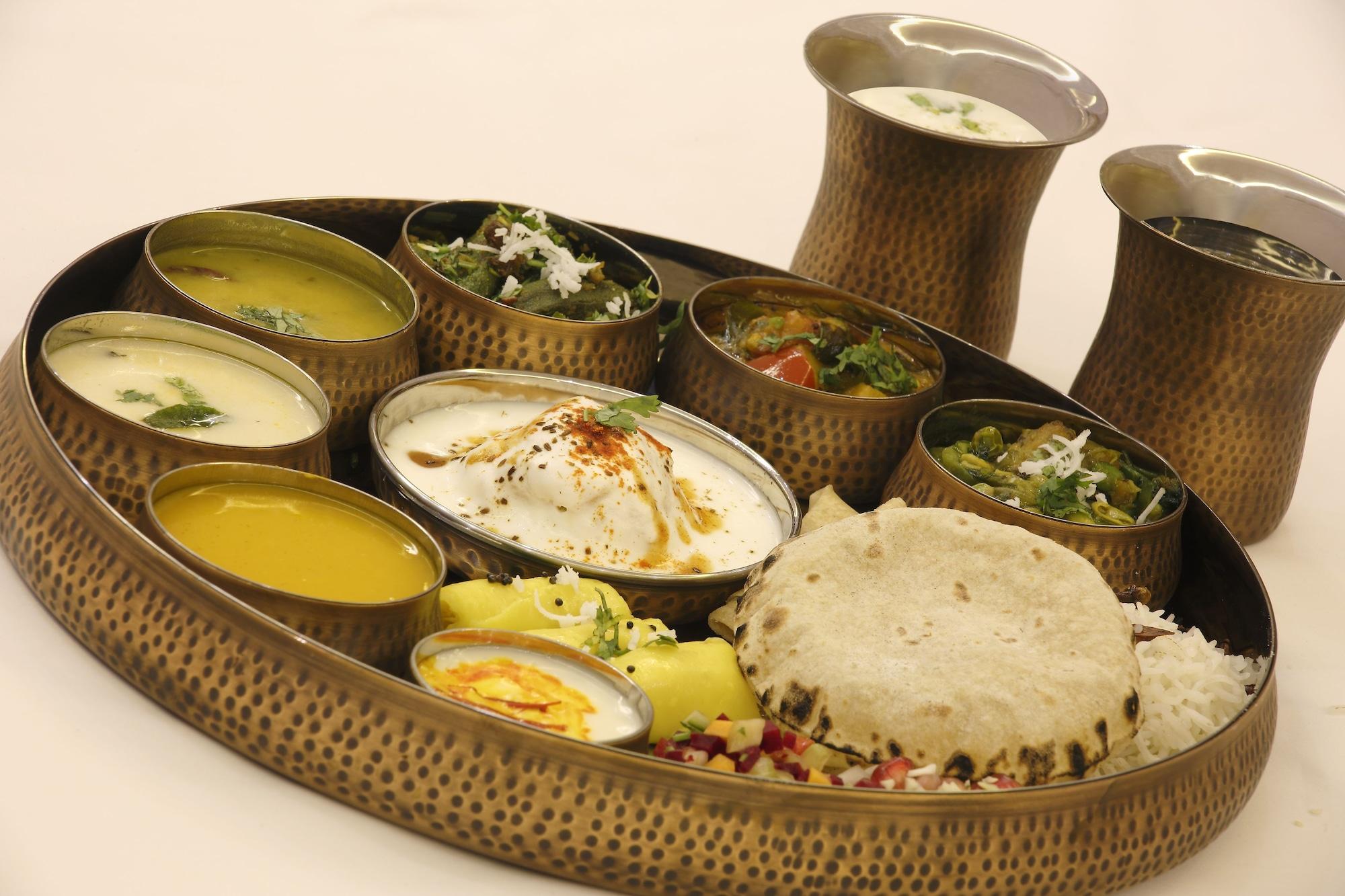 Restaurant Grand Mercure Vadodara Surya Palace Hotel