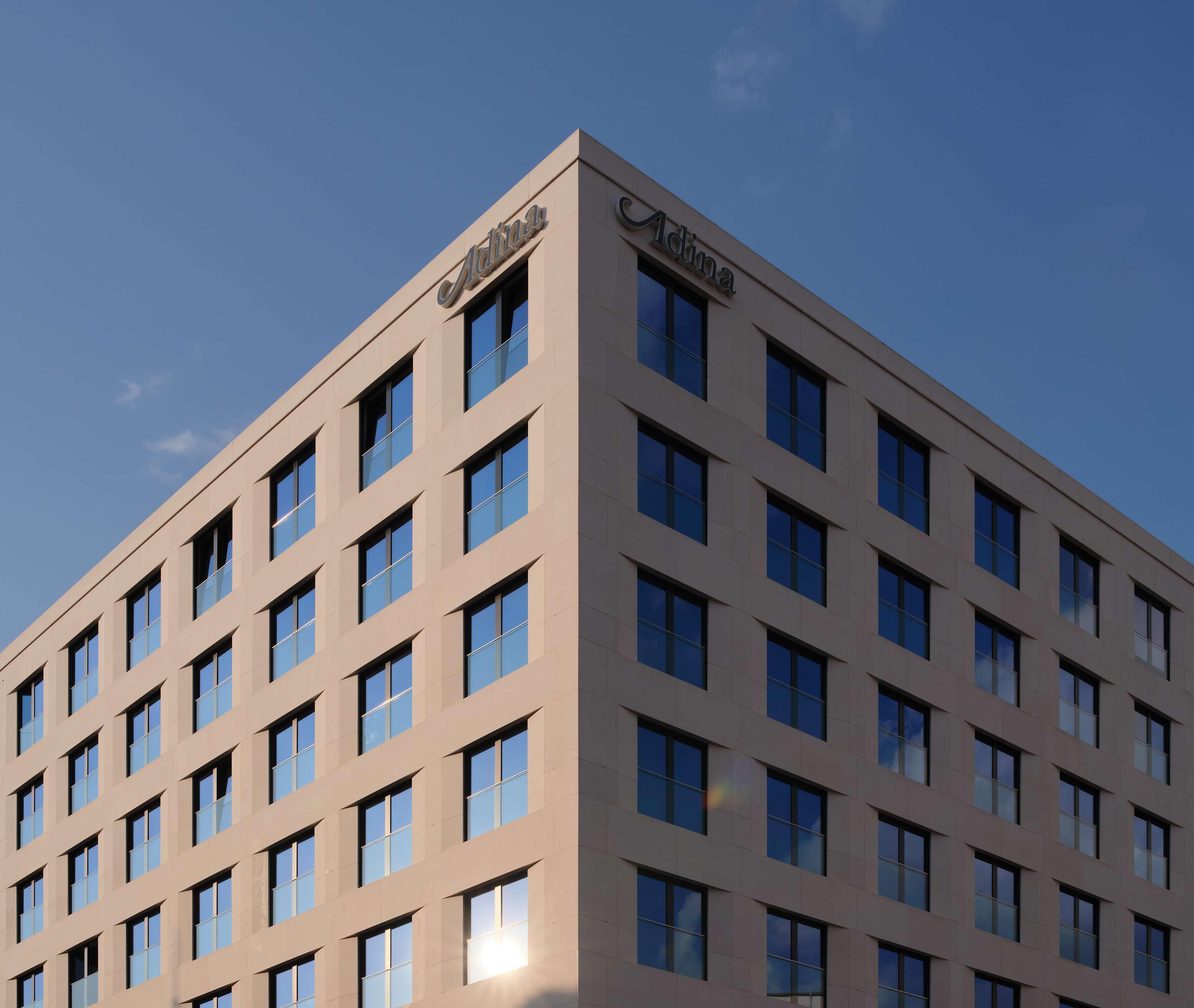 Vista Exterior Adina Apartment Hotel Wiesbaden