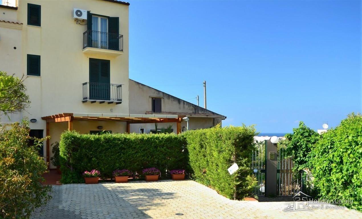 Vista Exterior Holidays Cefalù