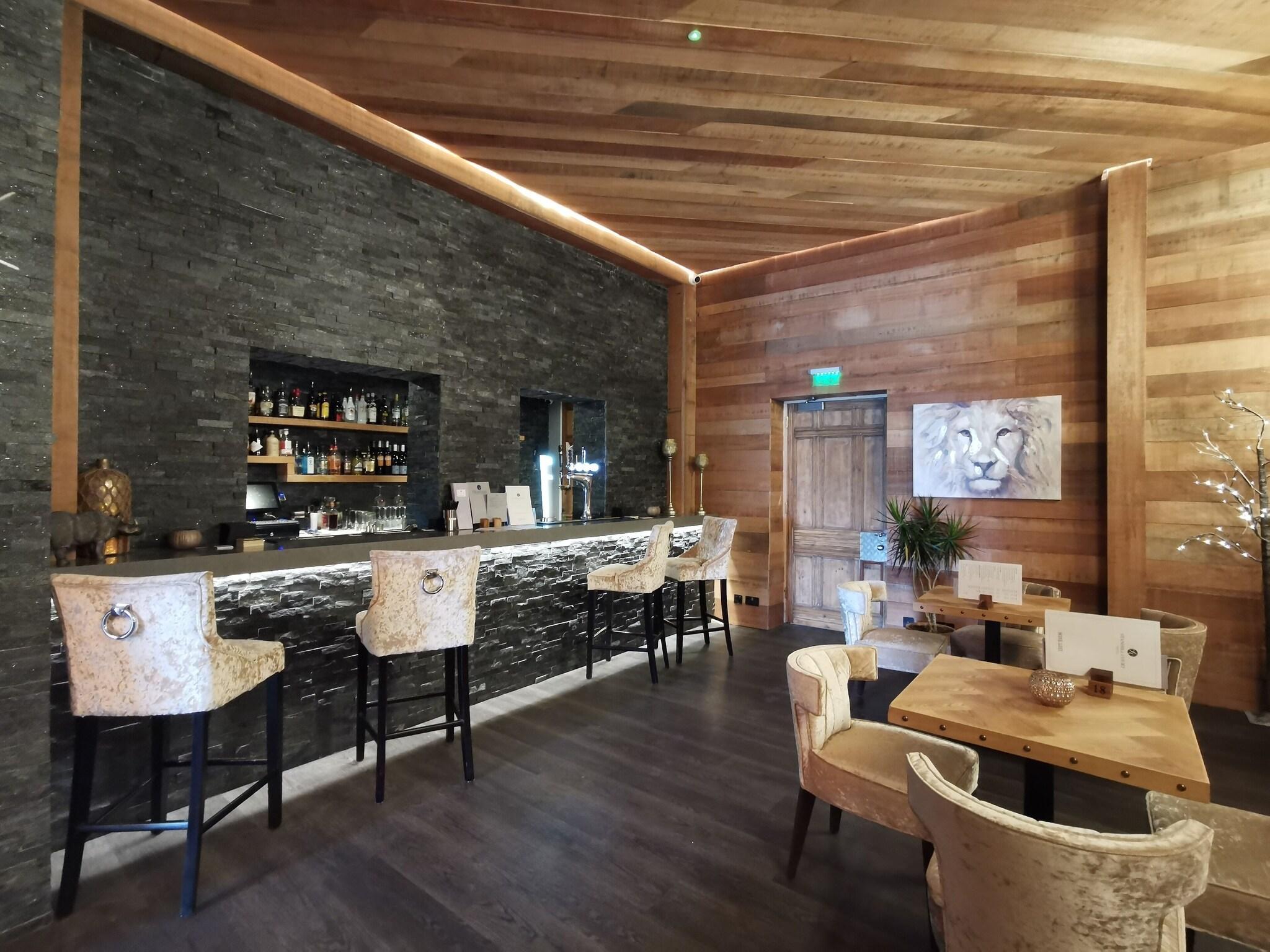 Bar/Salón Stanhill Court 