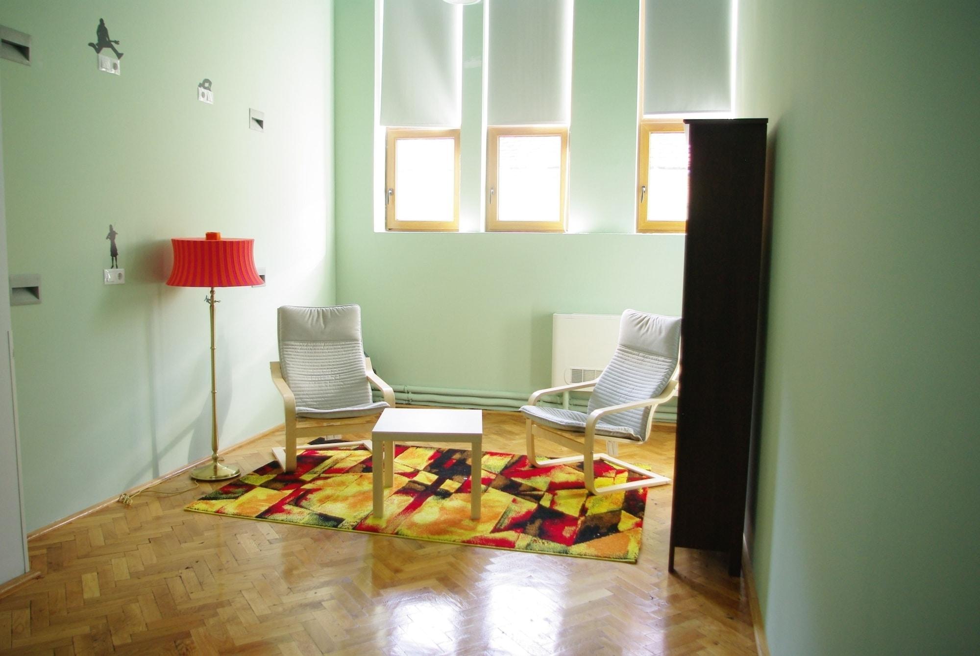 Vista Lobby B13 Hostel
