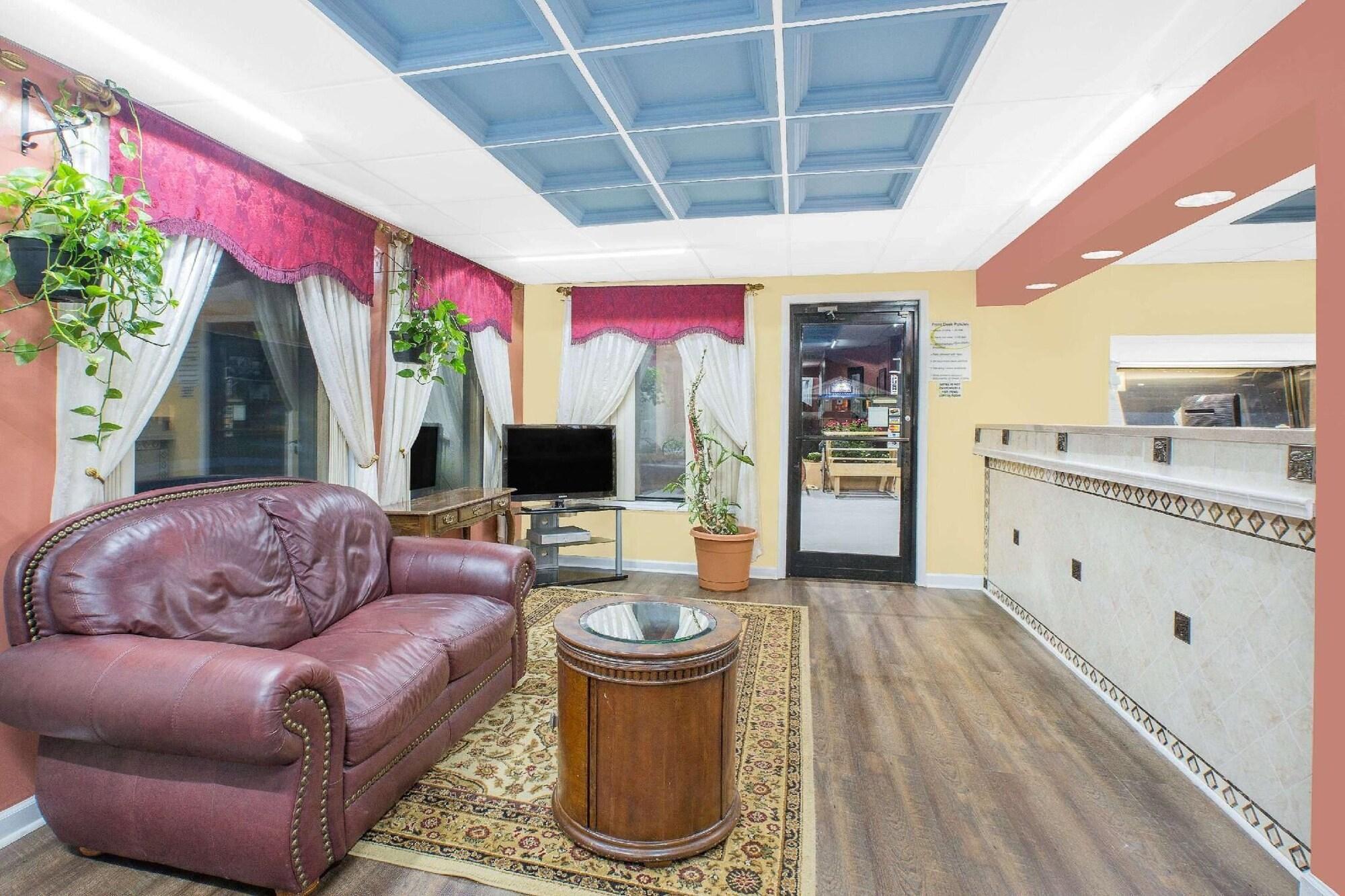 Vista Lobby Super 8 by Wyndham Marion NC