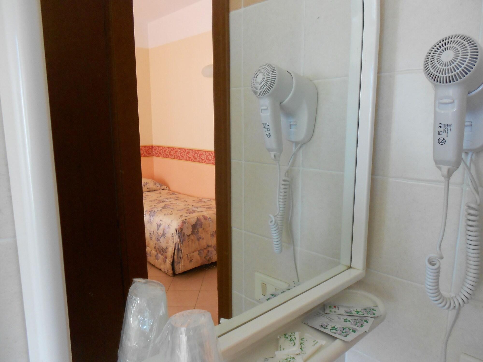 Equipamiento de Habitación Hotel De La Ville