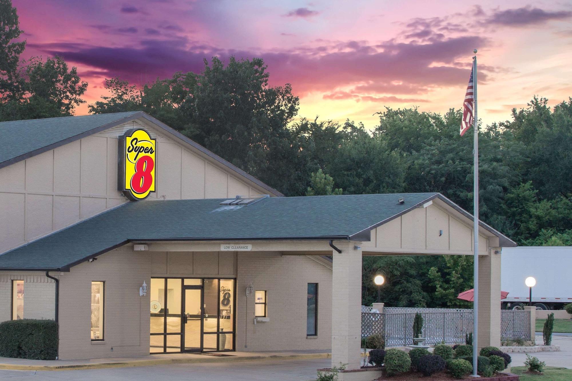 Vista Exterior Super 8 by Wyndham Clarksville AR