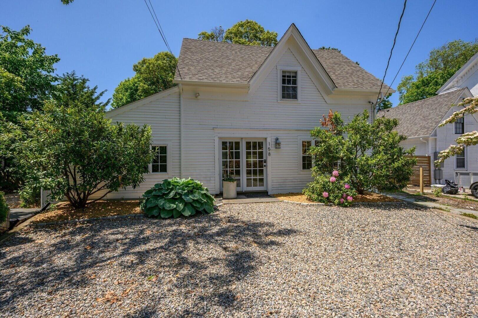 Varios Fleetwing Guest House