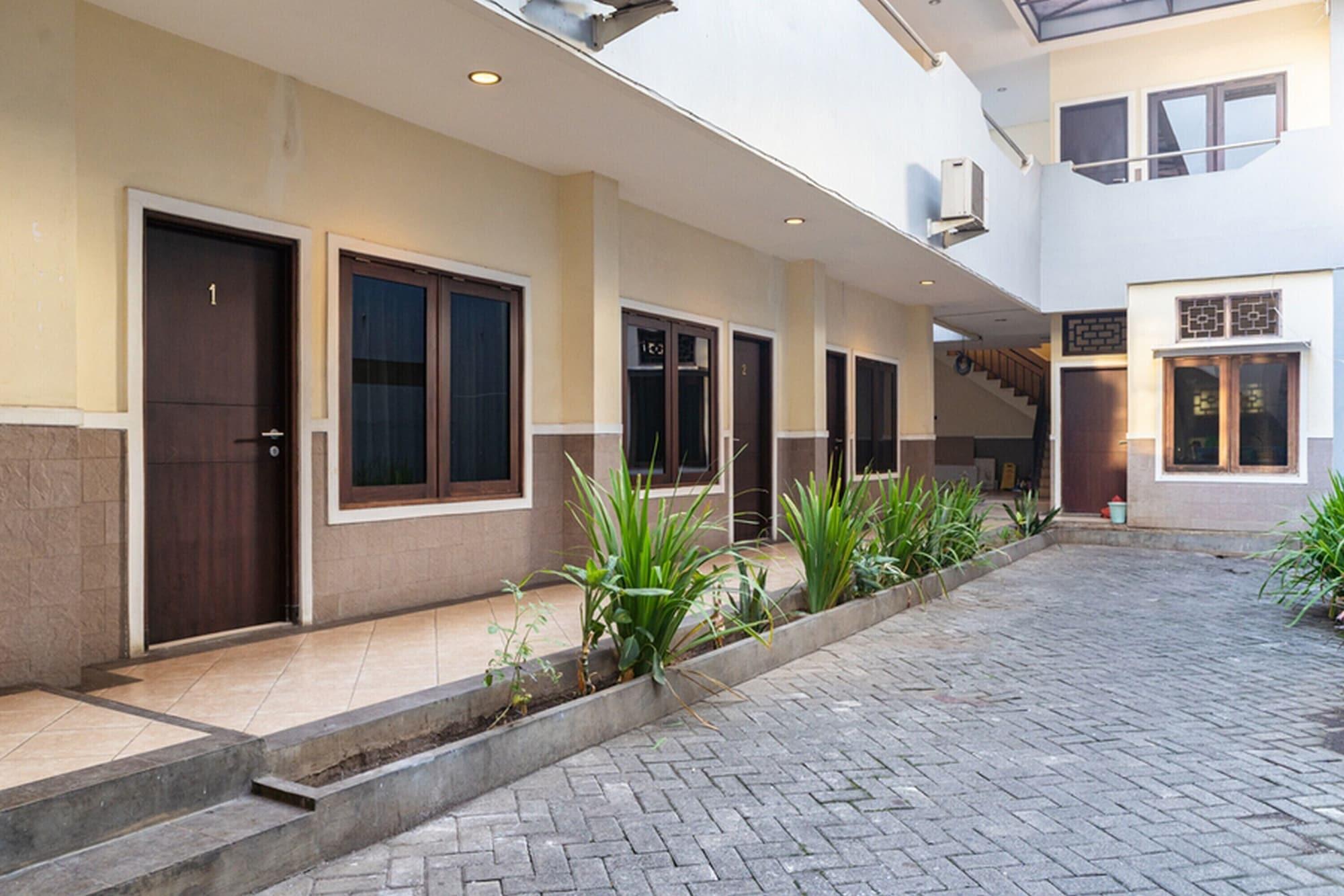 Vista Exterior RedDoorz near Bahu Mall Manado