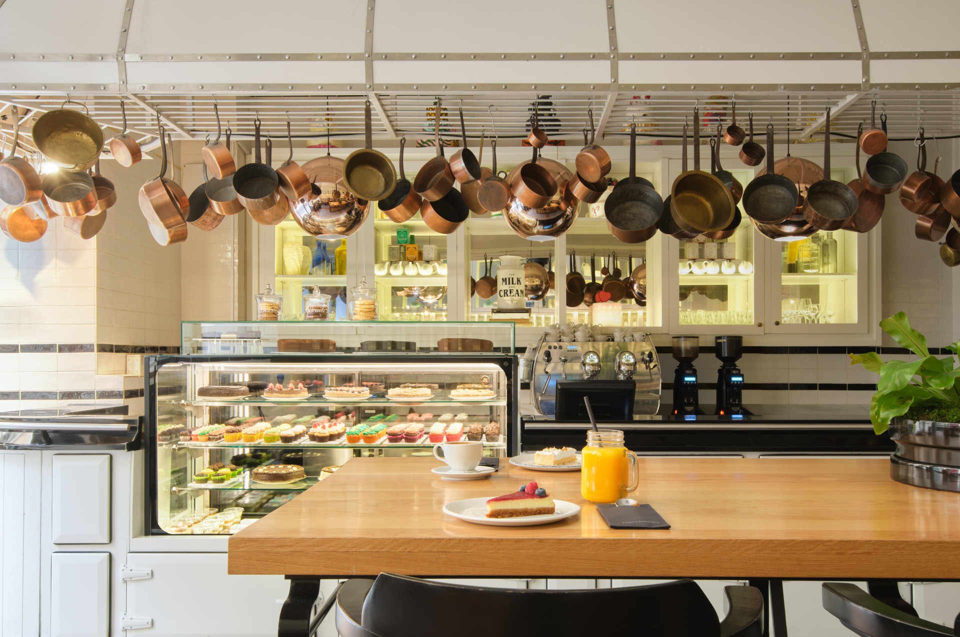 Restaurant Only YOU Boutique Hotel