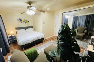 Alquiler Vacacional - Rogers Park Cozy 1 bd, 1 bath unit. Gated parking.