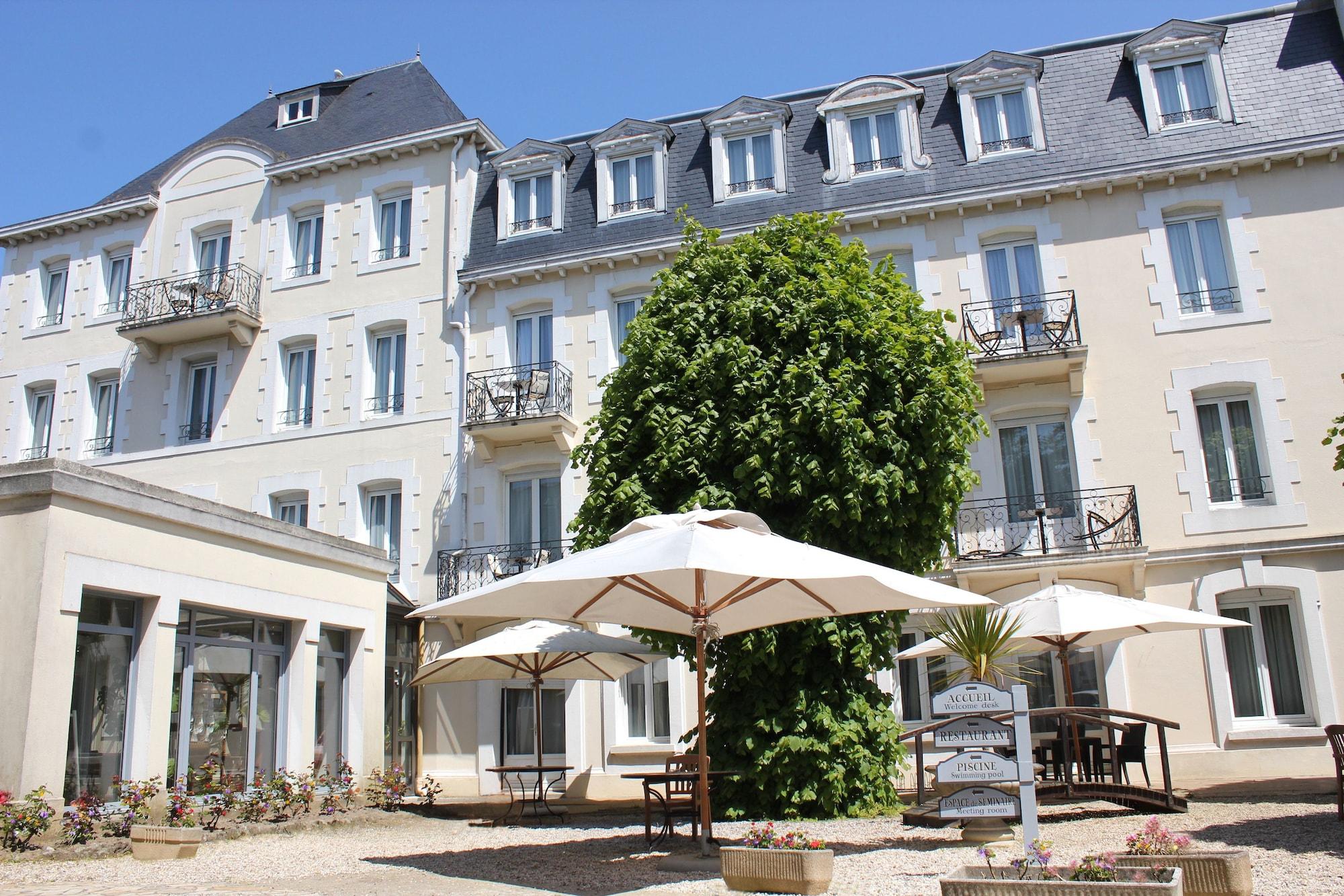 Vista Exterior Grand Hôtel de Courtoisville