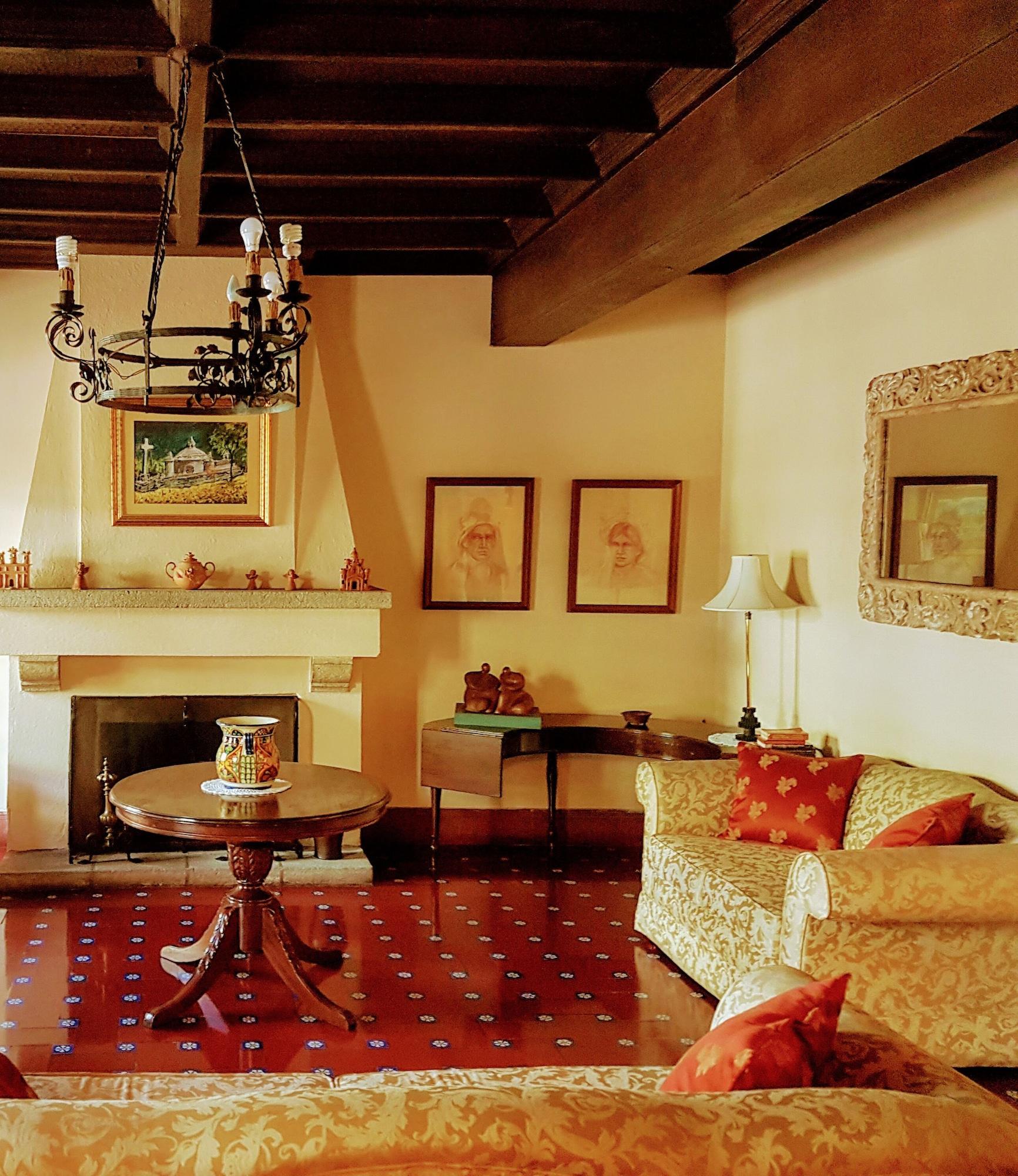 Varios Casa Carmel Bed and Breakfast