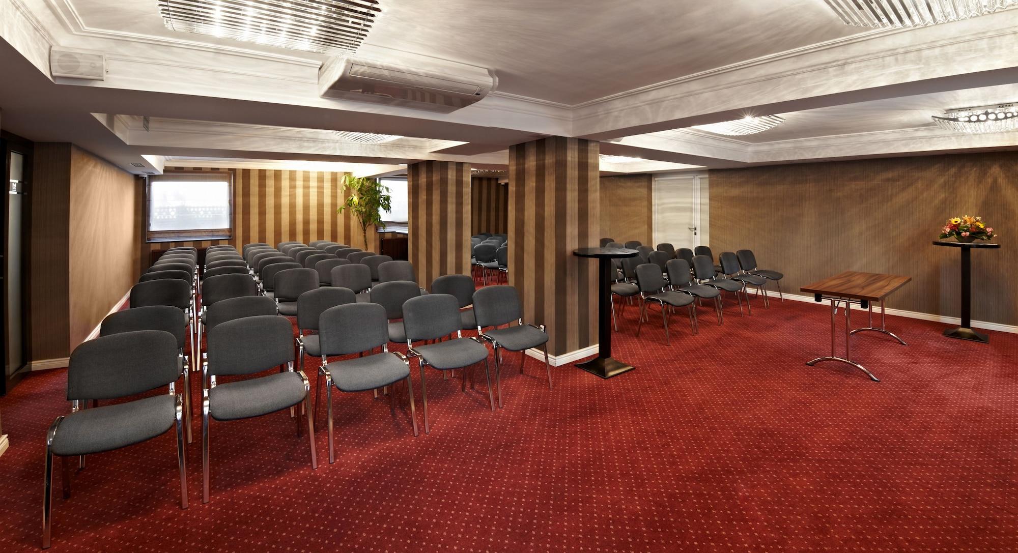 Sala de Reuniones M Hotel Sosnowiec