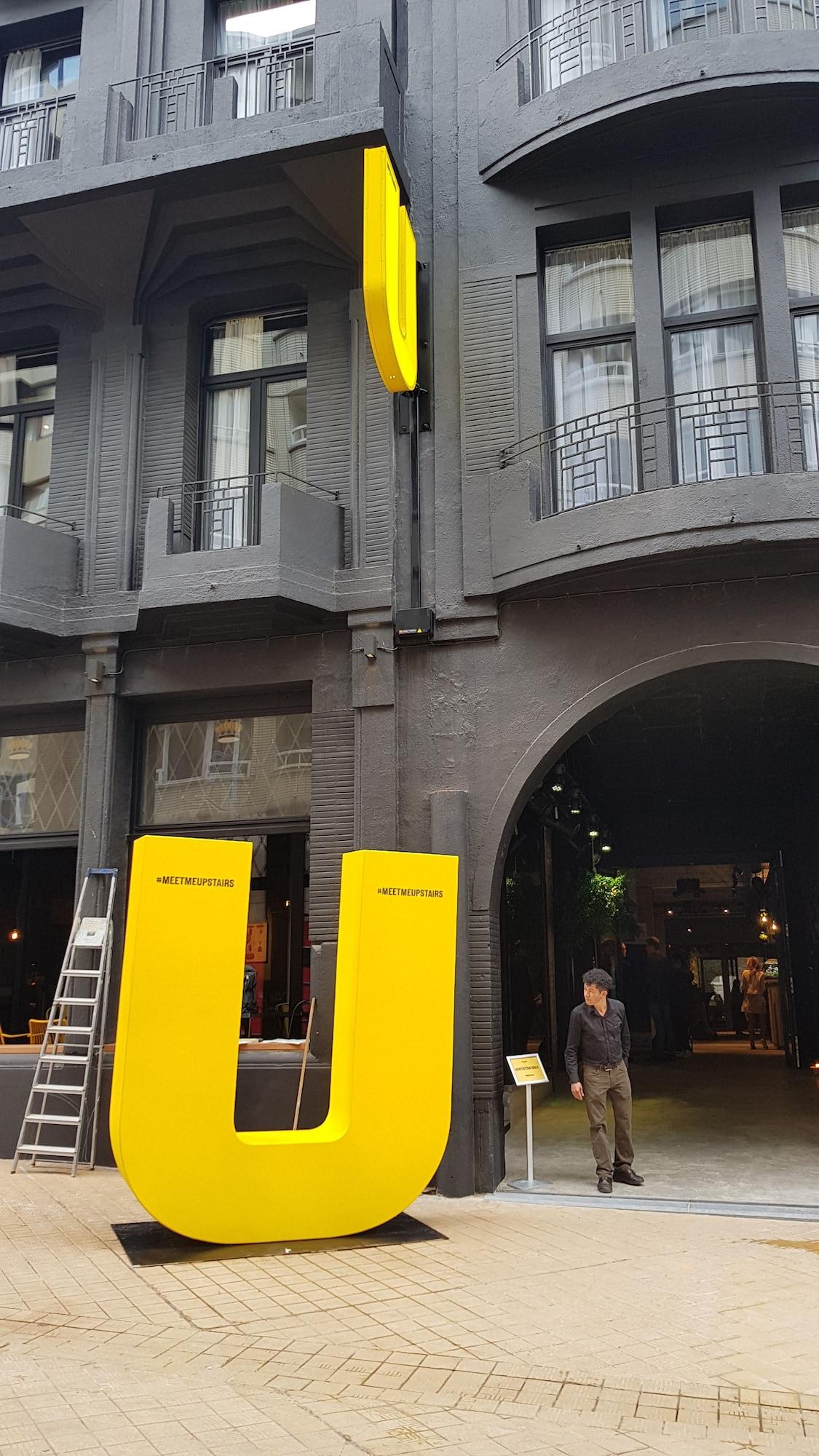 Vista Exterior Upstairs Hotel