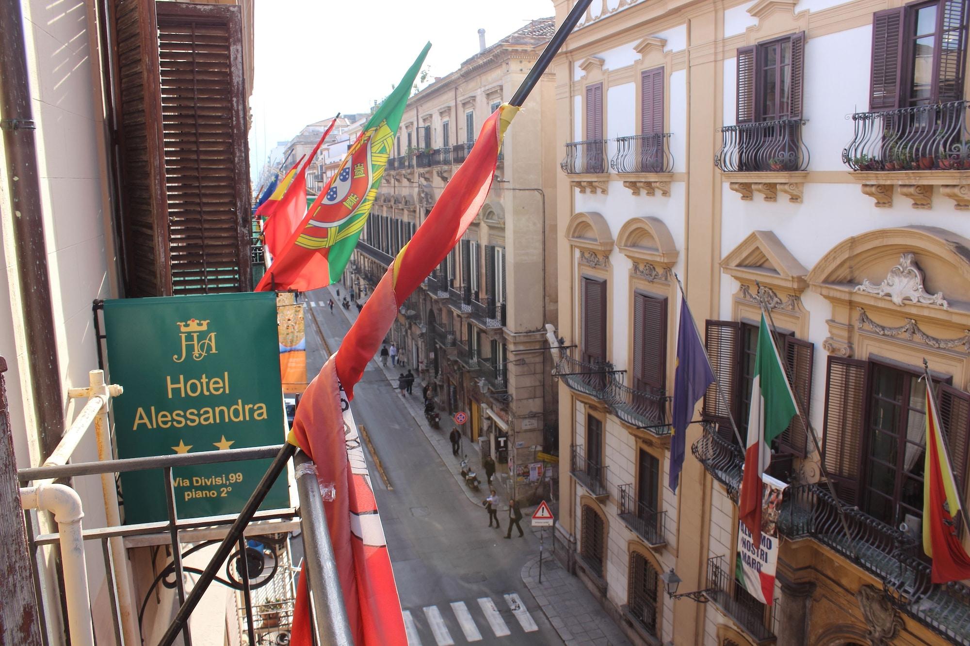 Vista Exterior Hotel Alessandra