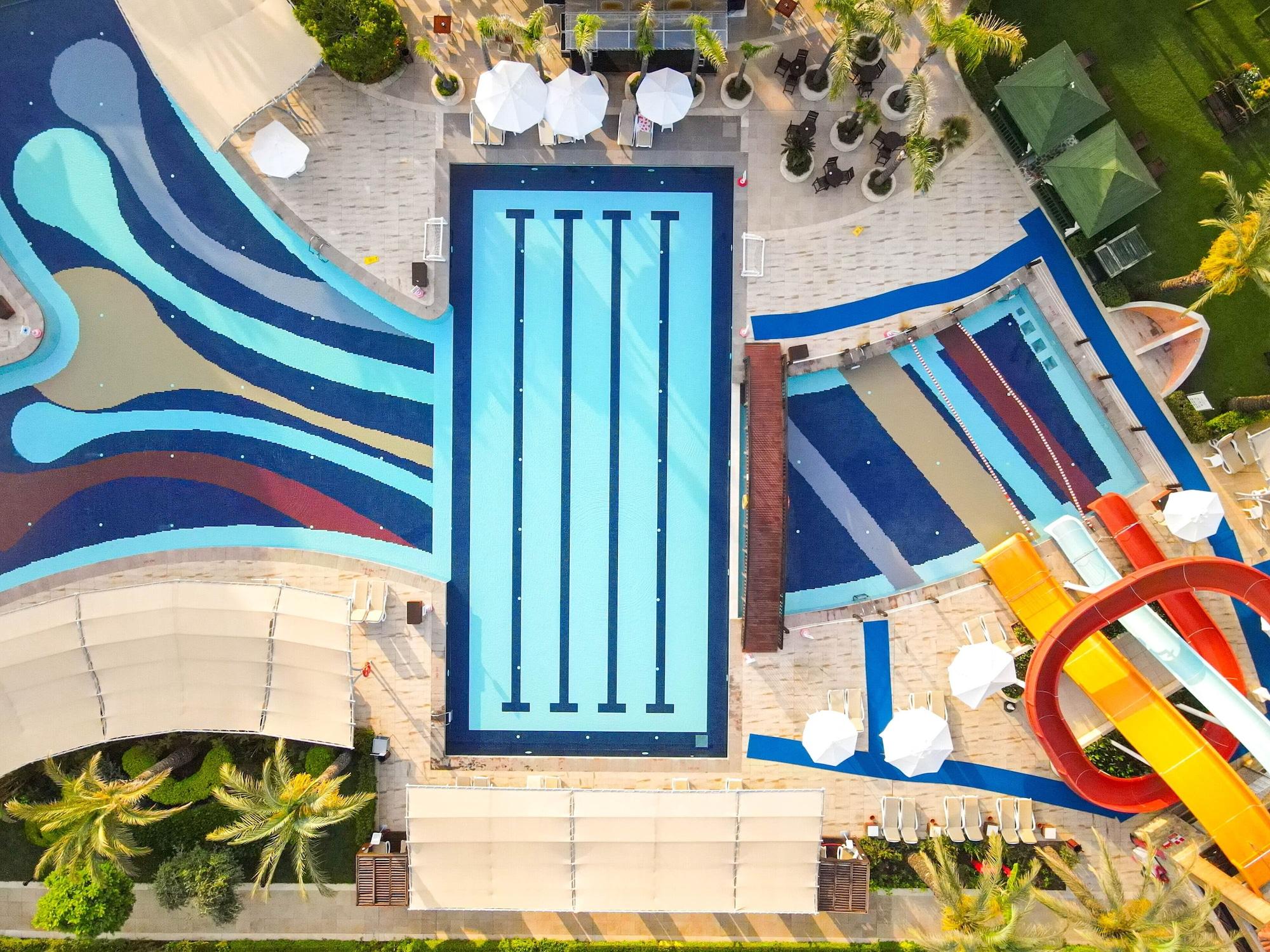 Vista Piscina Crystal Family Resort & Spa – All Inclusive