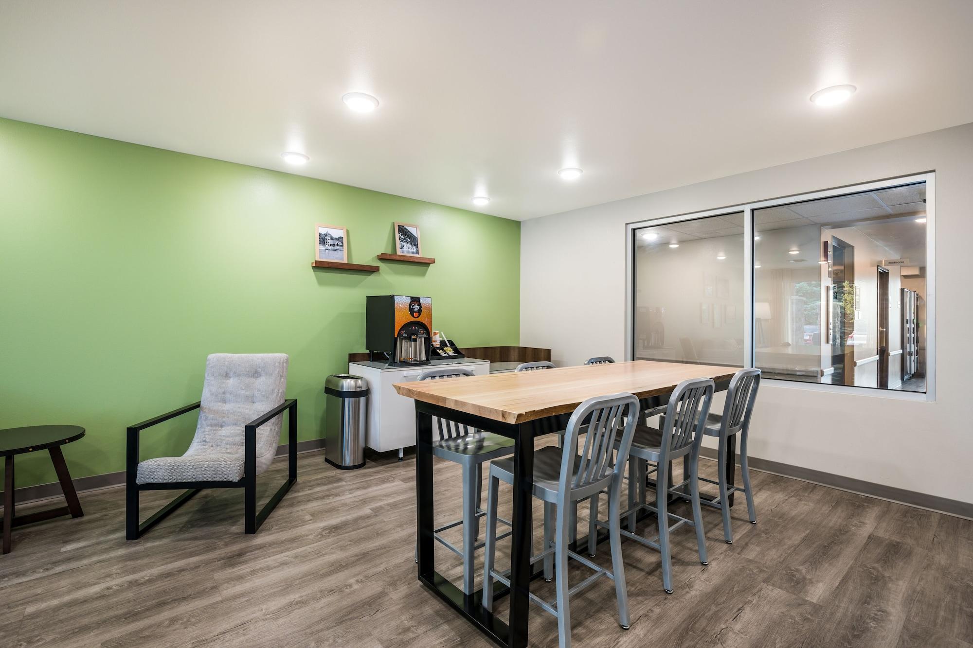 Restaurant WoodSpring Suites Carol Stream - Chicago