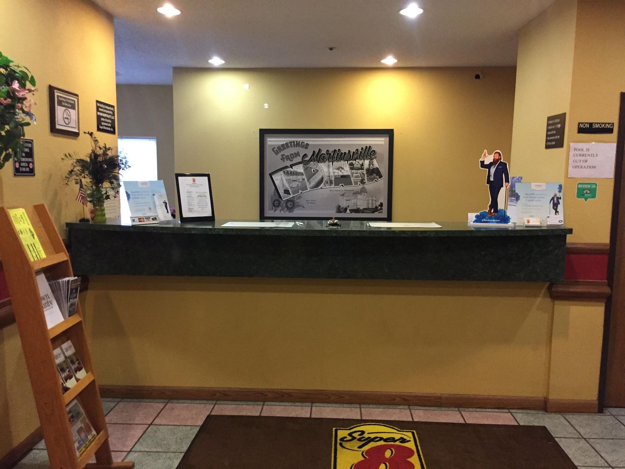 Vista Lobby Super 8 by Wyndham Martinsville