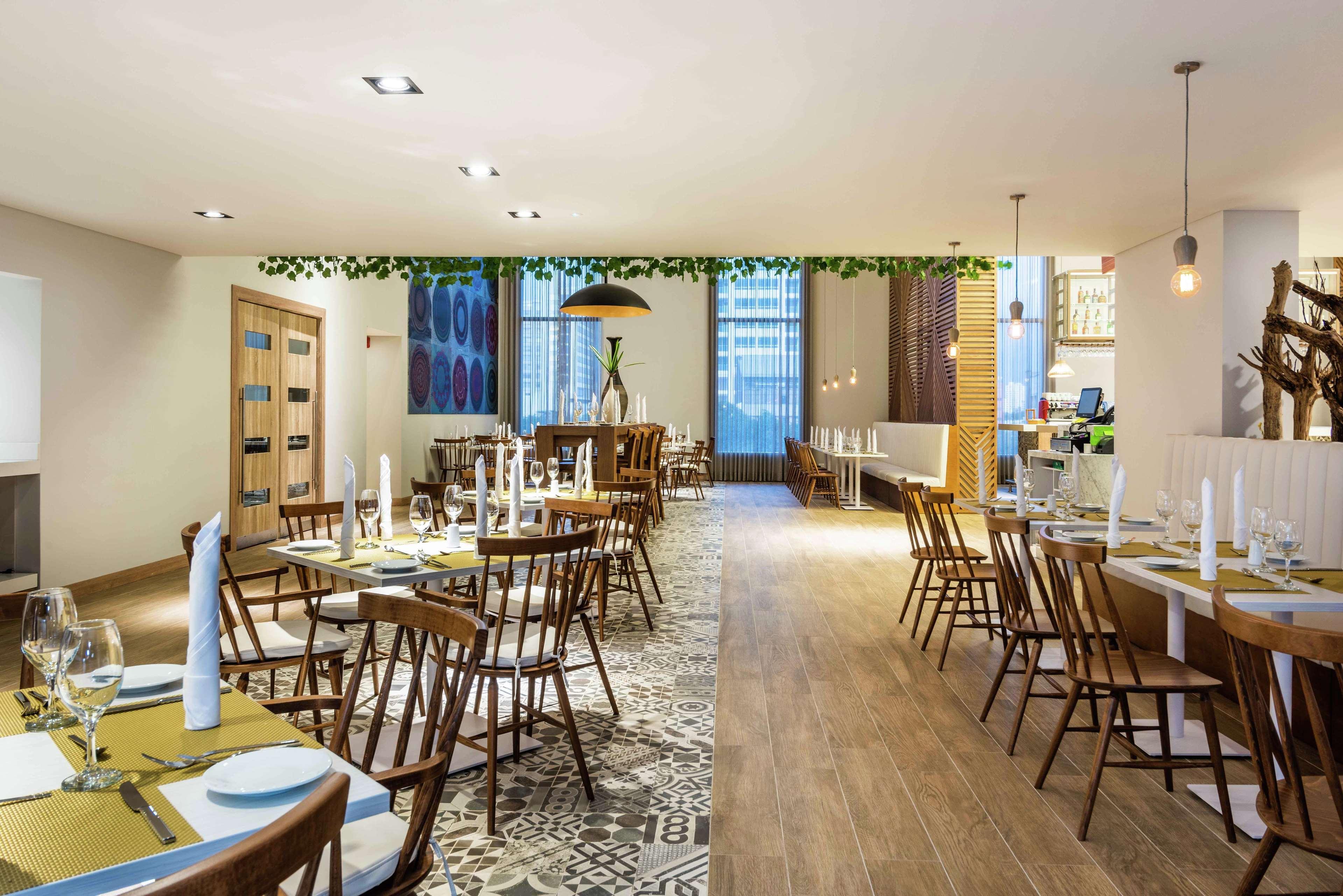 Restaurant Hilton Garden Inn Santa Marta