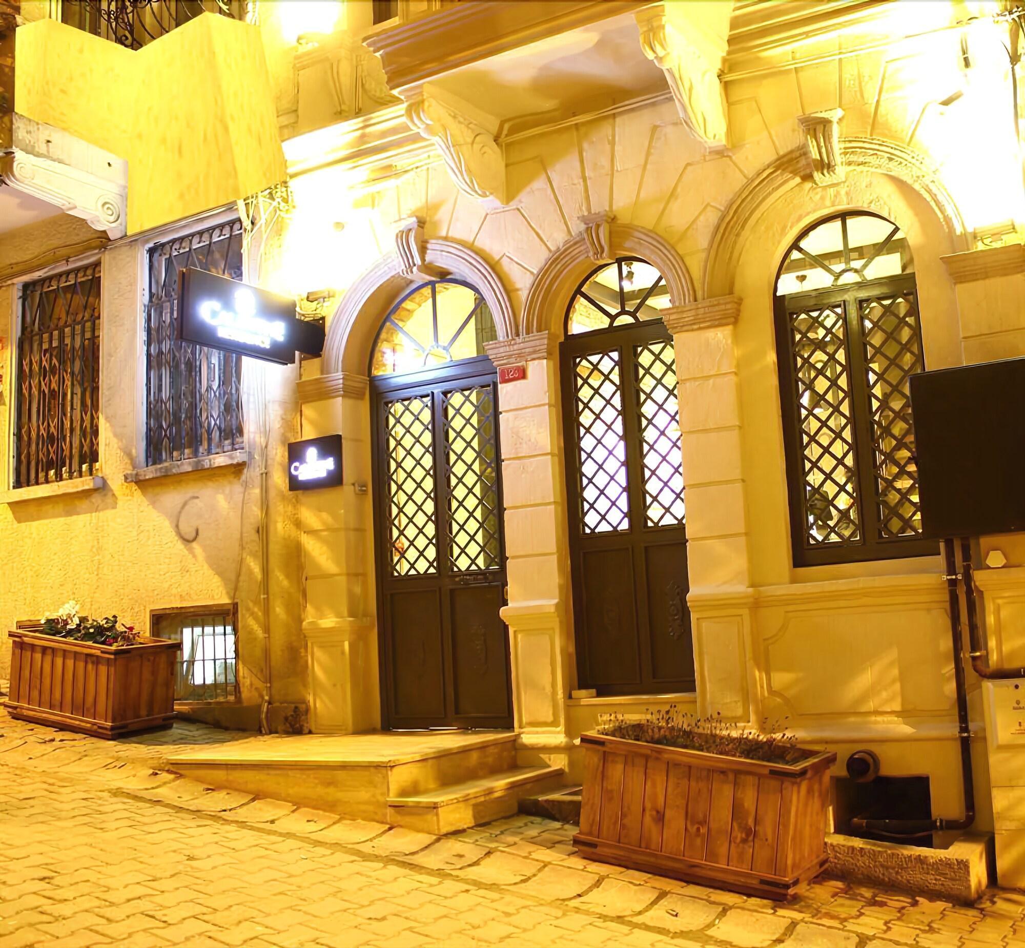 Vista Exterior Calanthe Residence