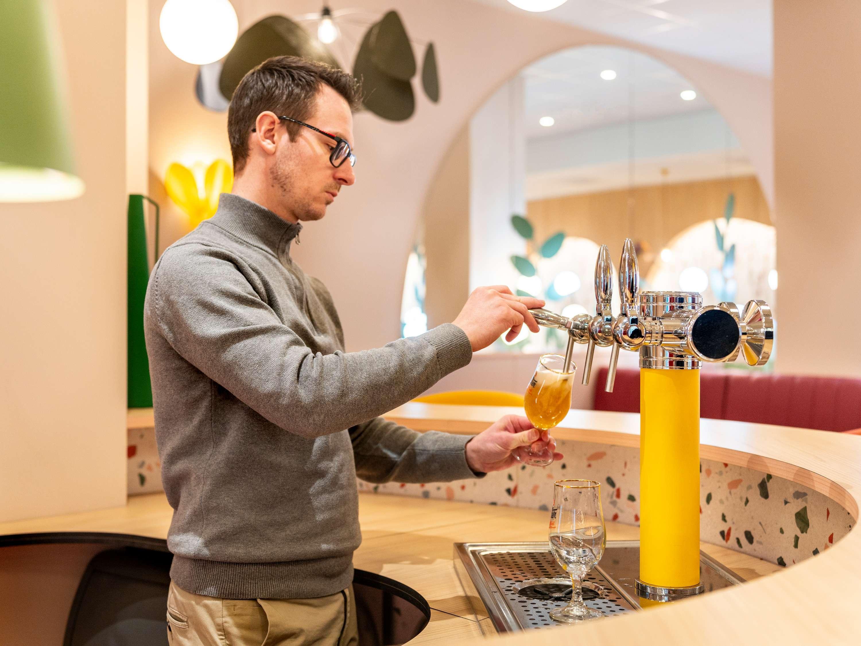 Bar/Salón ibis Styles Strasbourg Centre République