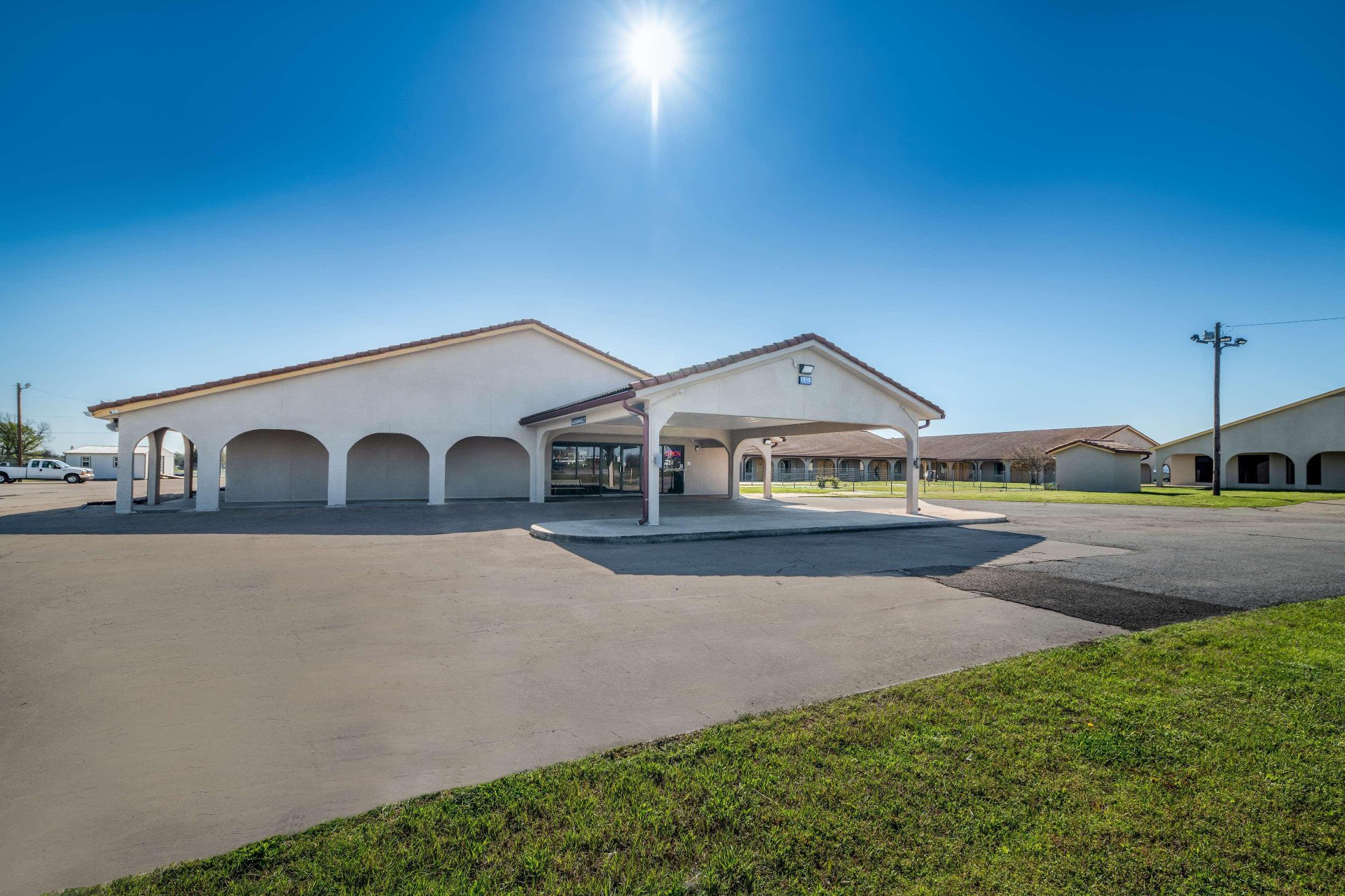 Vista Exterior Americas Best Value Inn Bonham
