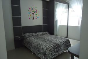 Alquiler Vacacional - Meia Praia. 3-bedroom apartment, 2 parking spaces, half a block from the sea and promenade