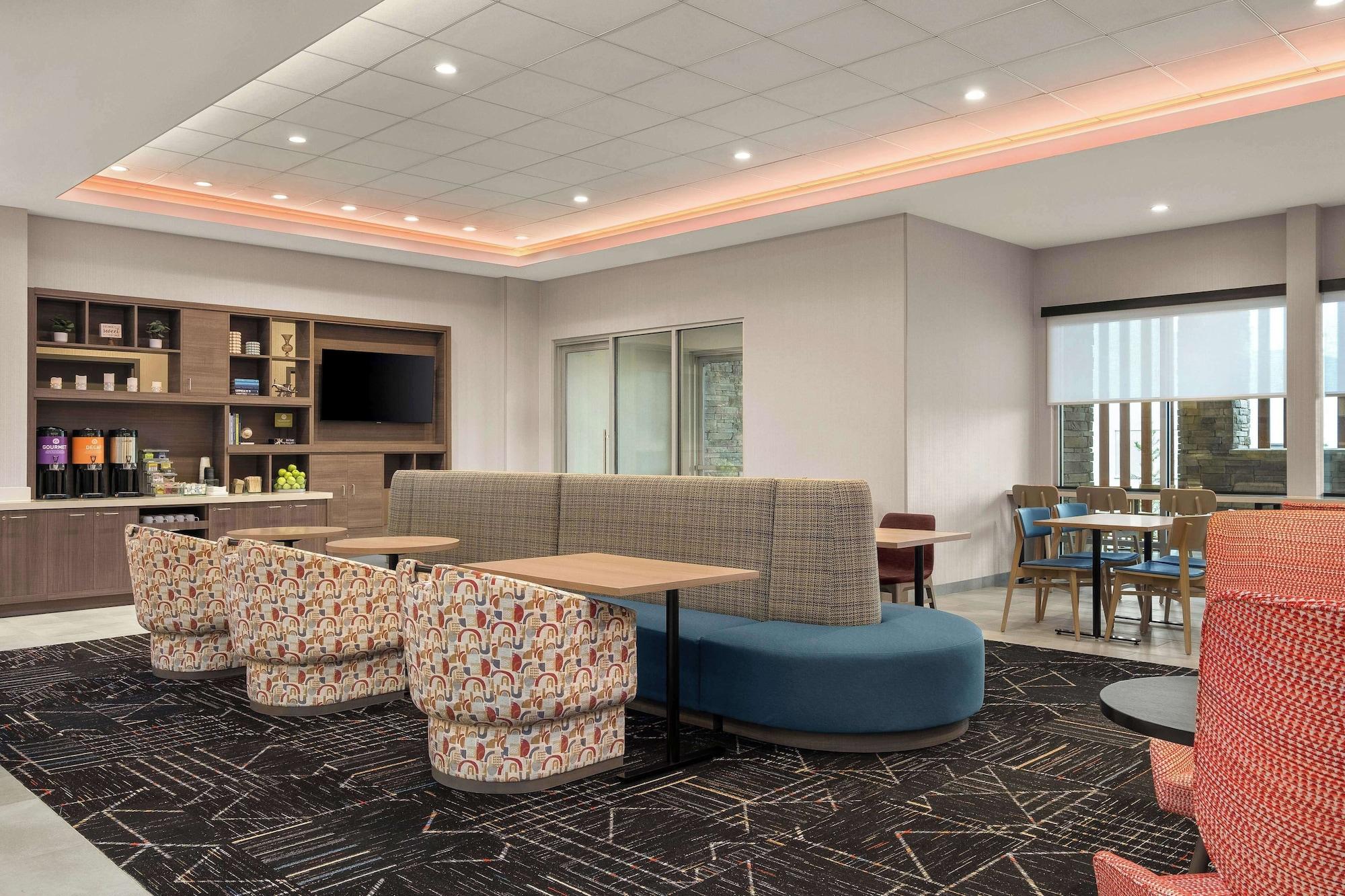 Vista Lobby Home2 Suites By Hilton Eureka