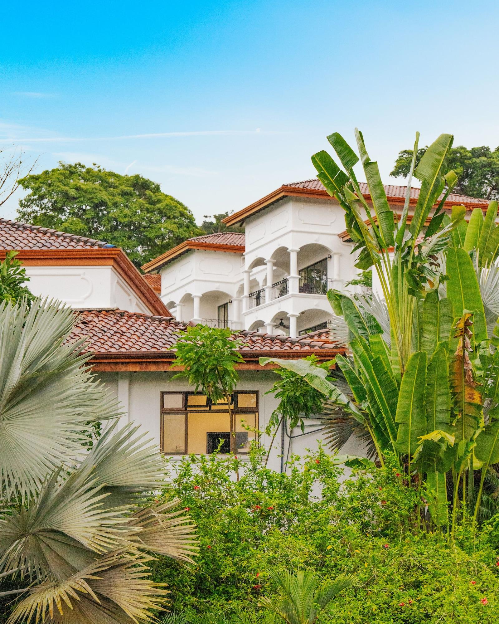 Vista Exterior Shana by the Beach Manuel Antonio