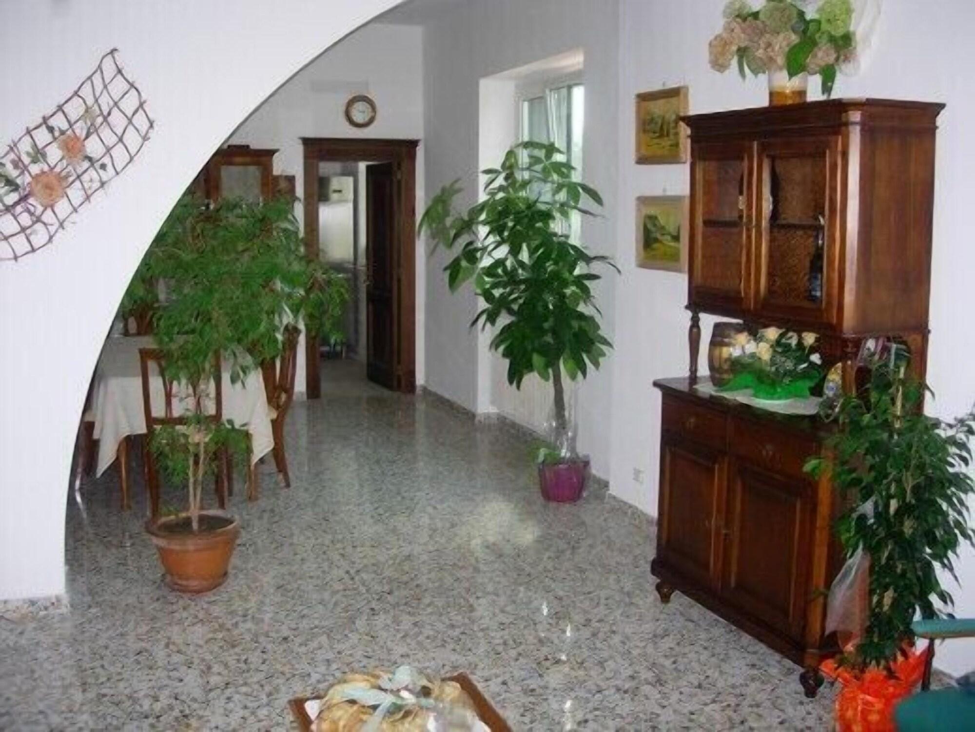 Vista Lobby Villa San Giacomo